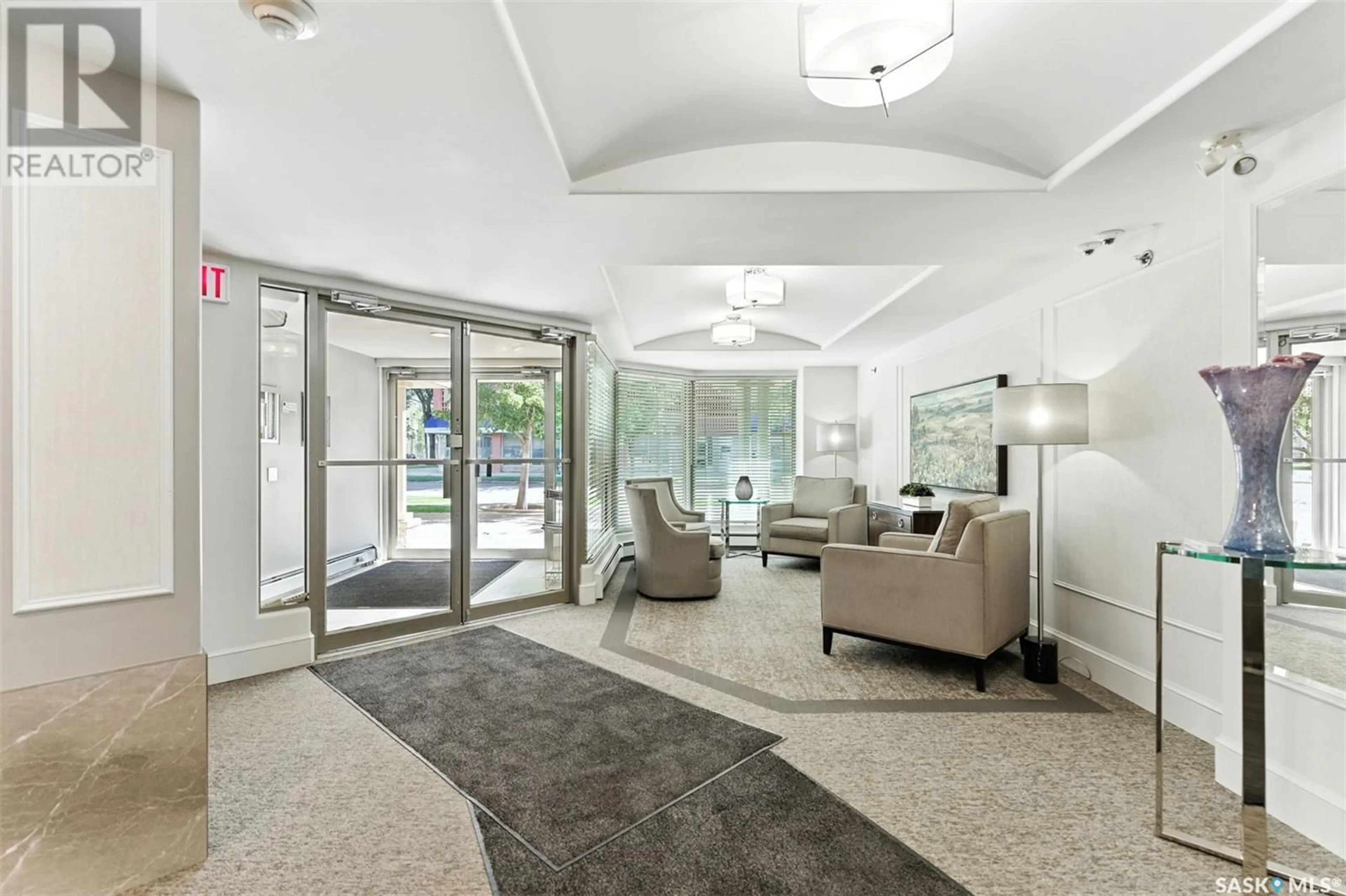 Indoor foyer for 303 - 401 5TH AVENUE N, Saskatoon Saskatchewan S7K2P6