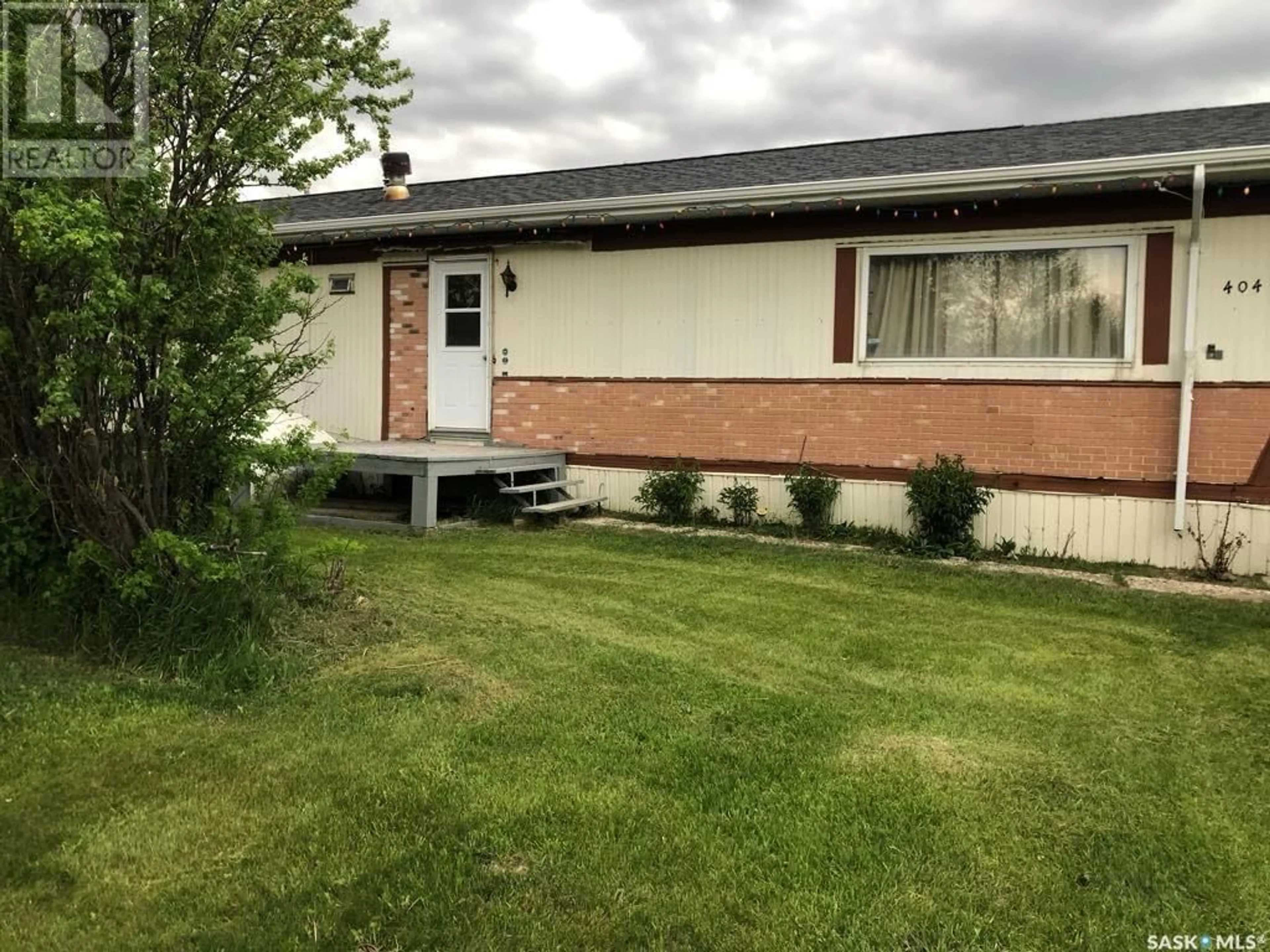 A pic from outside/outdoor area/front of a property/back of a property/a pic from drone, street for 404 STANLEY STREET, Stoughton Saskatchewan S0G4T0