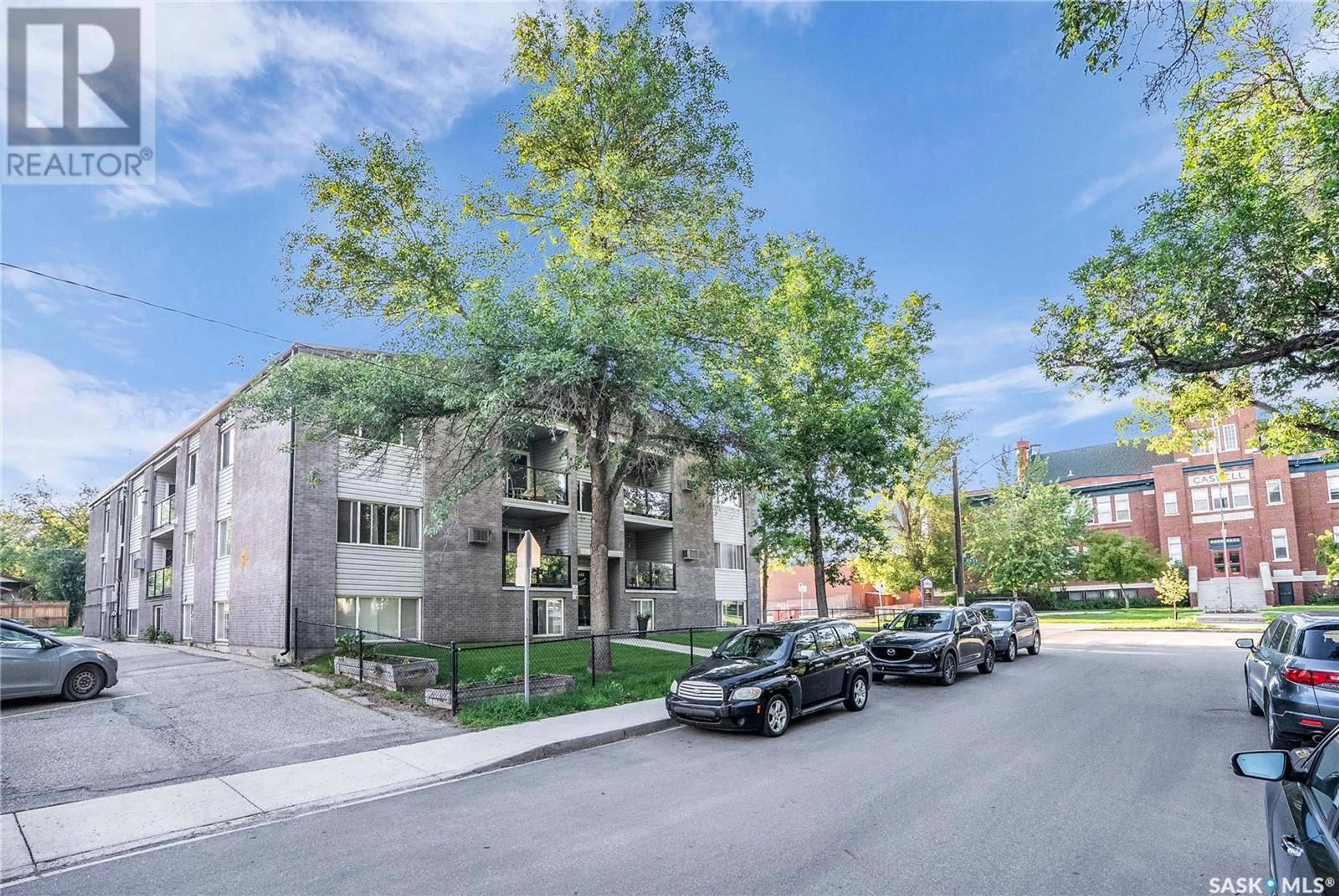Patio, street for 2A - 833 B AVENUE, Saskatoon Saskatchewan S7L1E6