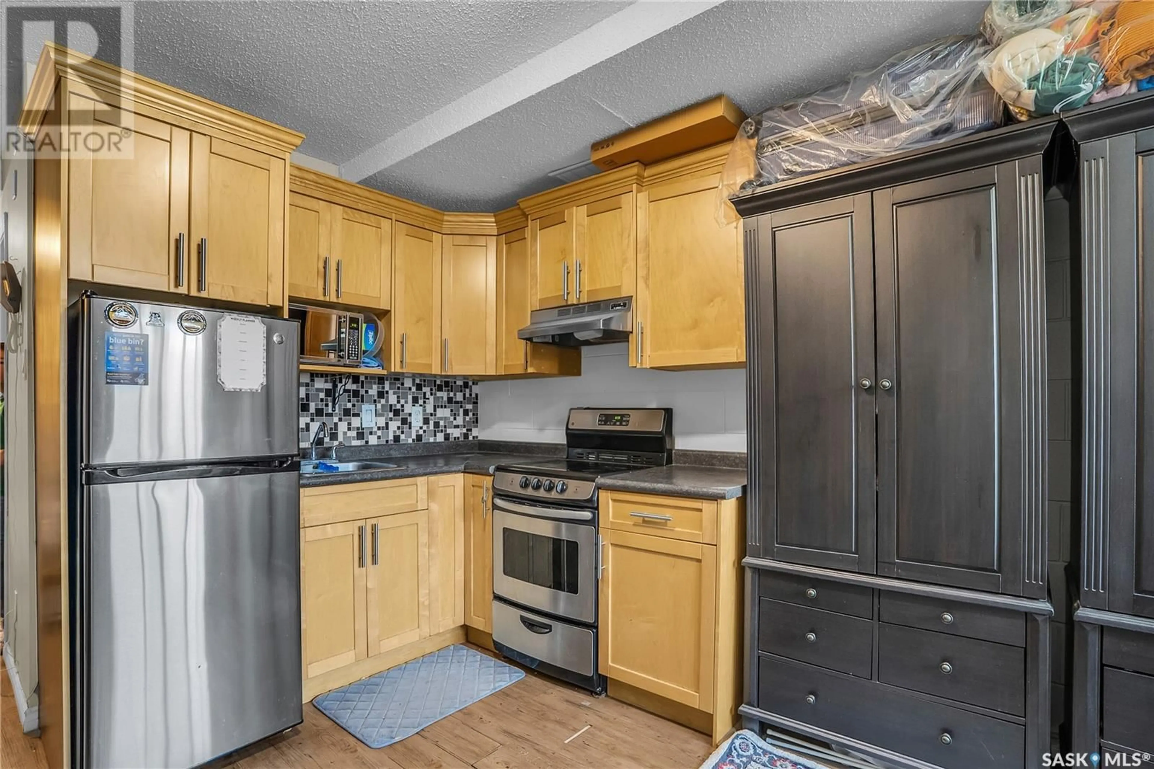 Standard kitchen, ceramic/tile floor for 2A - 833 B AVENUE, Saskatoon Saskatchewan S7L1E6
