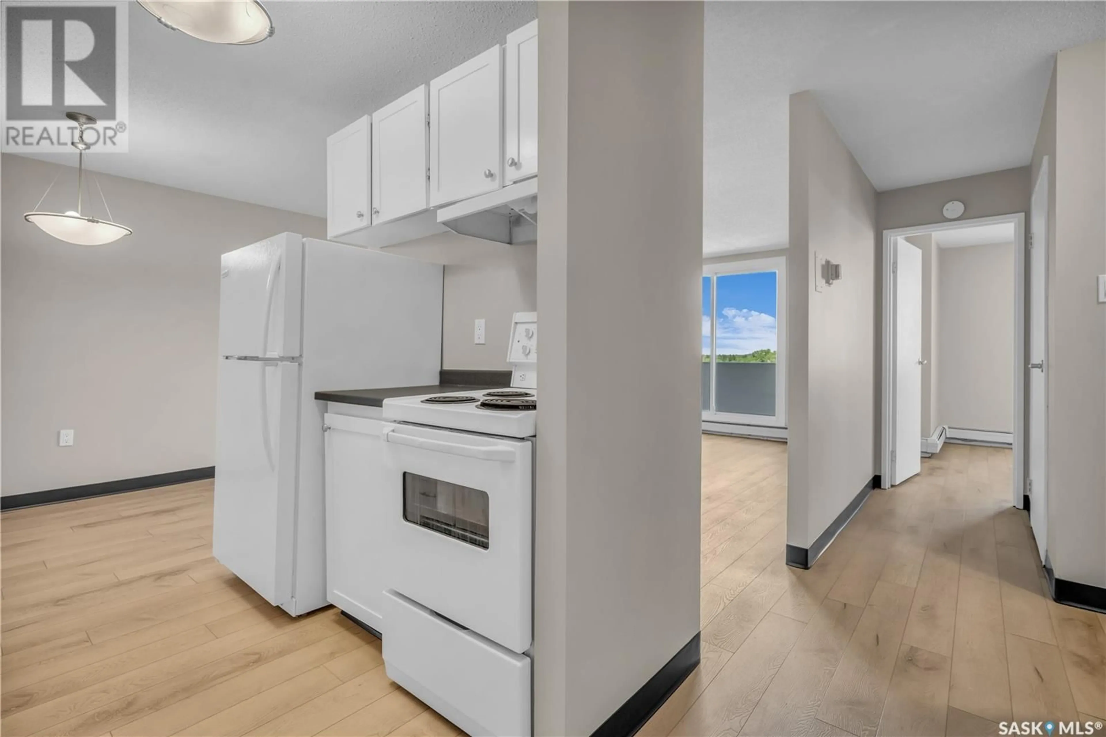 Standard kitchen, unknown for 2830 - 612 GORDON ROAD, Regina Saskatchewan S4S6A1
