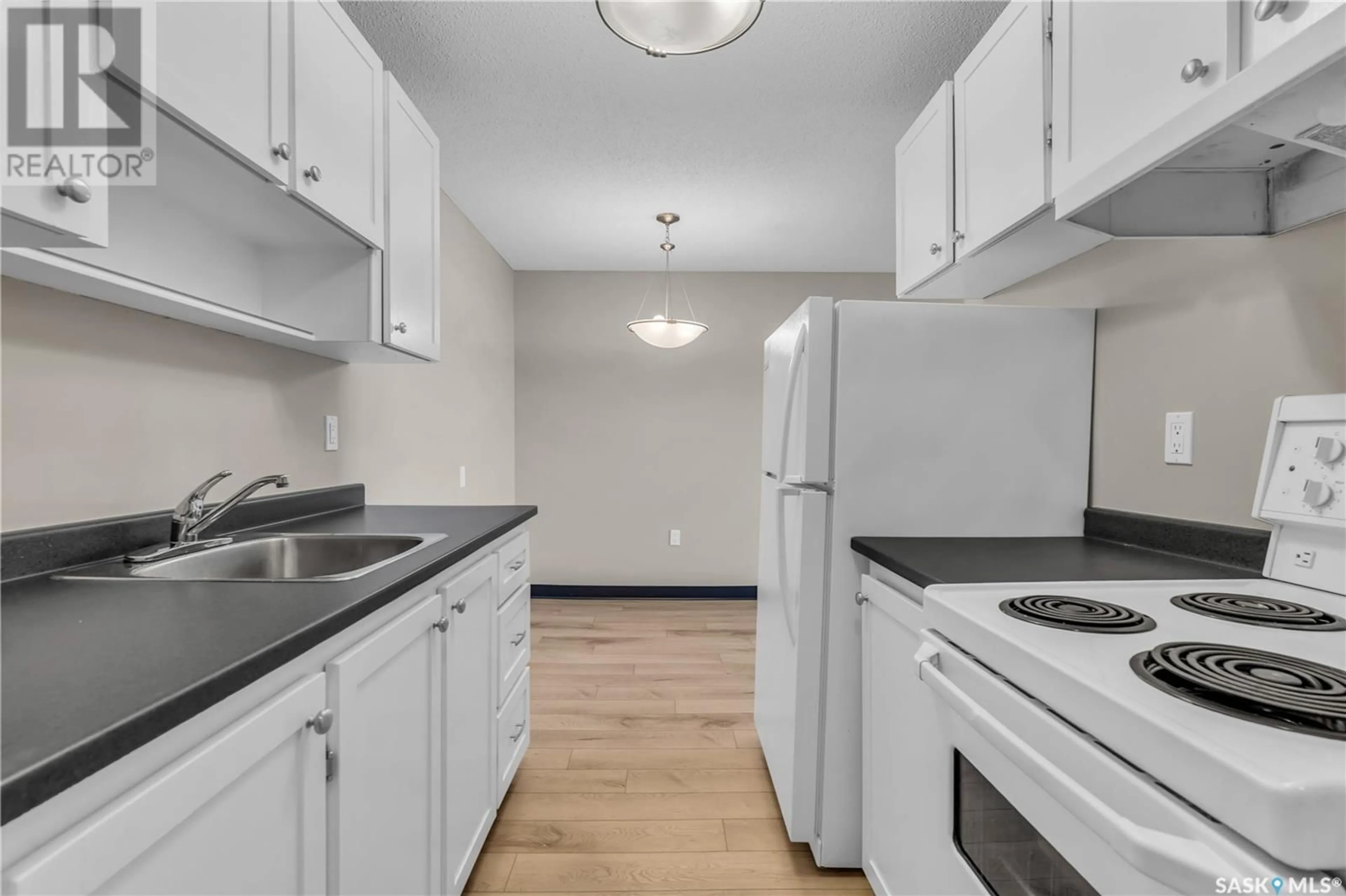 Standard kitchen, unknown for 2830 - 612 GORDON ROAD, Regina Saskatchewan S4S6A1