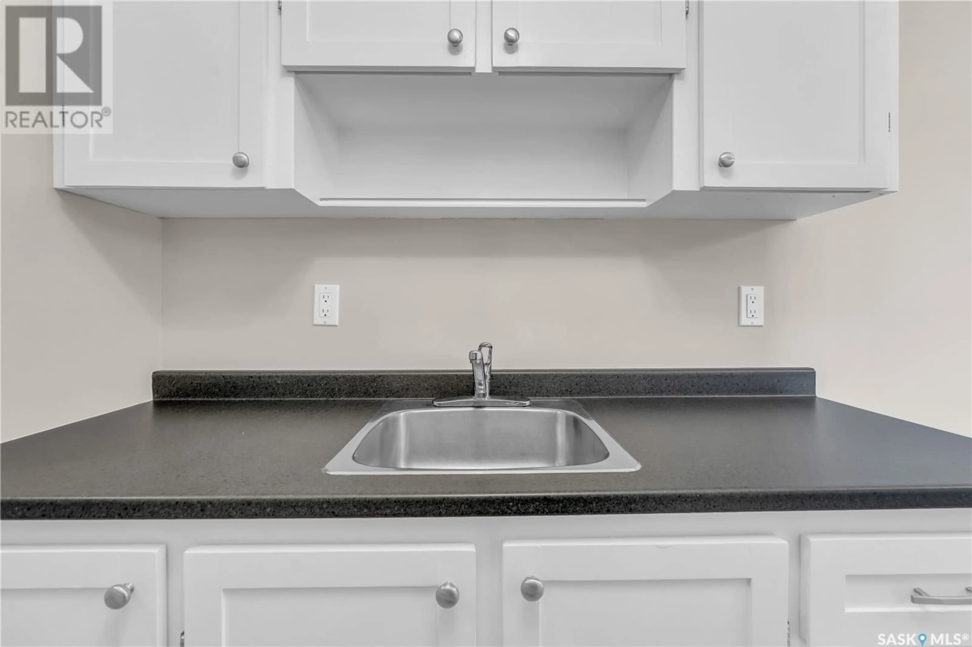 Standard kitchen, unknown for 2830 - 612 GORDON ROAD, Regina Saskatchewan S4S6A1