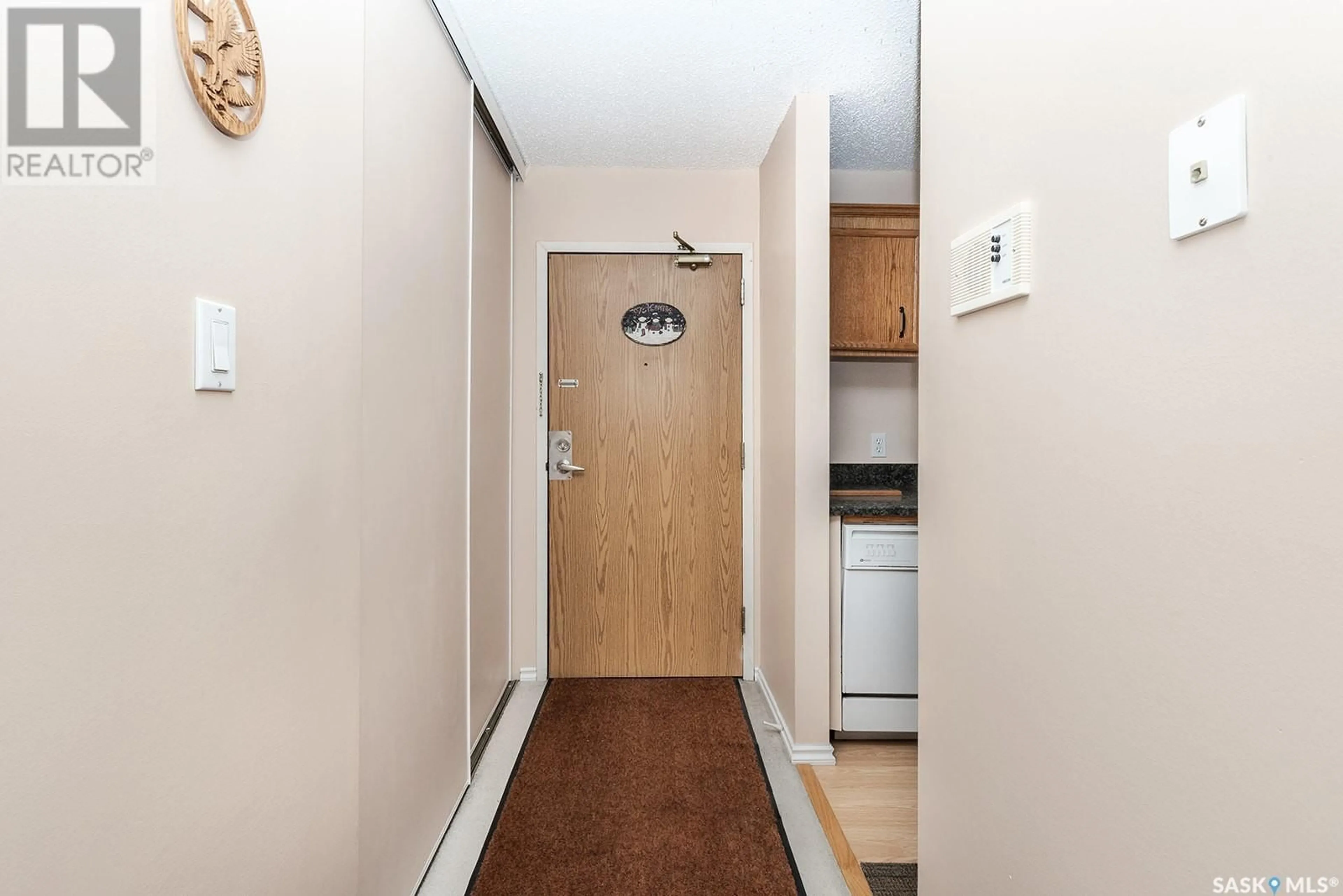 Indoor entryway for 111 - 307 WEDGE ROAD, Saskatoon Saskatchewan S7L6S8