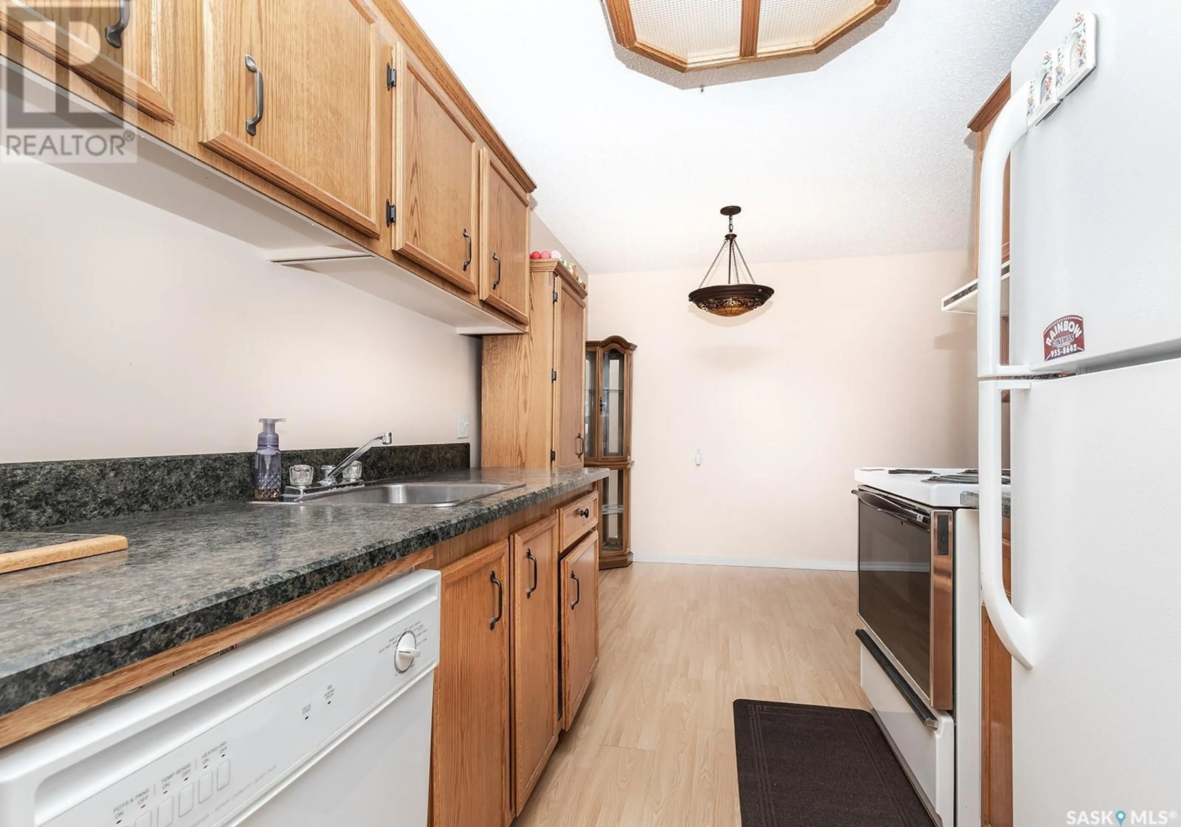 Standard kitchen, ceramic/tile floor for 111 - 307 WEDGE ROAD, Saskatoon Saskatchewan S7L6S8