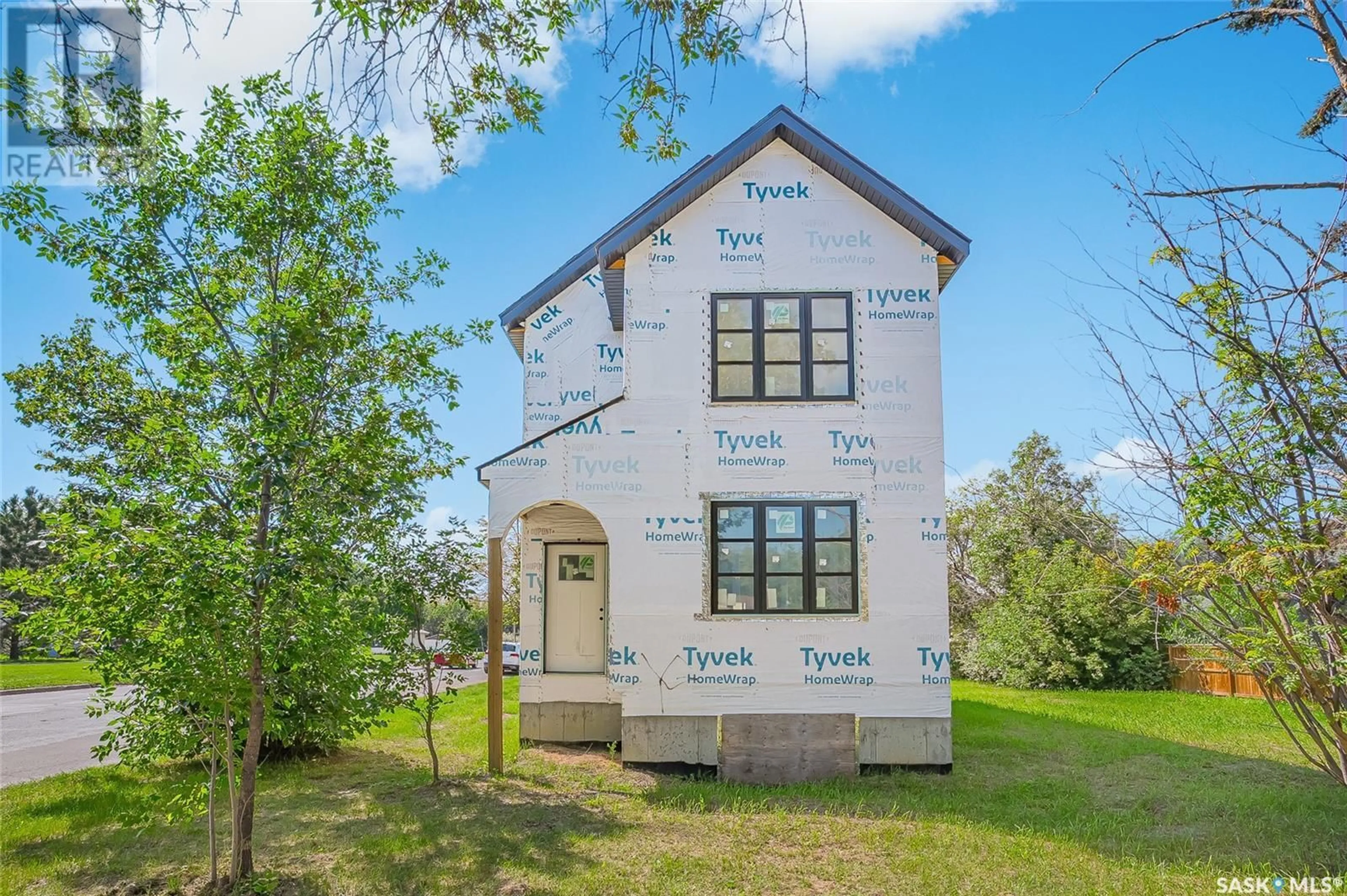 Home with vinyl exterior material, building for 539 H AVENUE, Saskatoon Saskatchewan S7M1W7