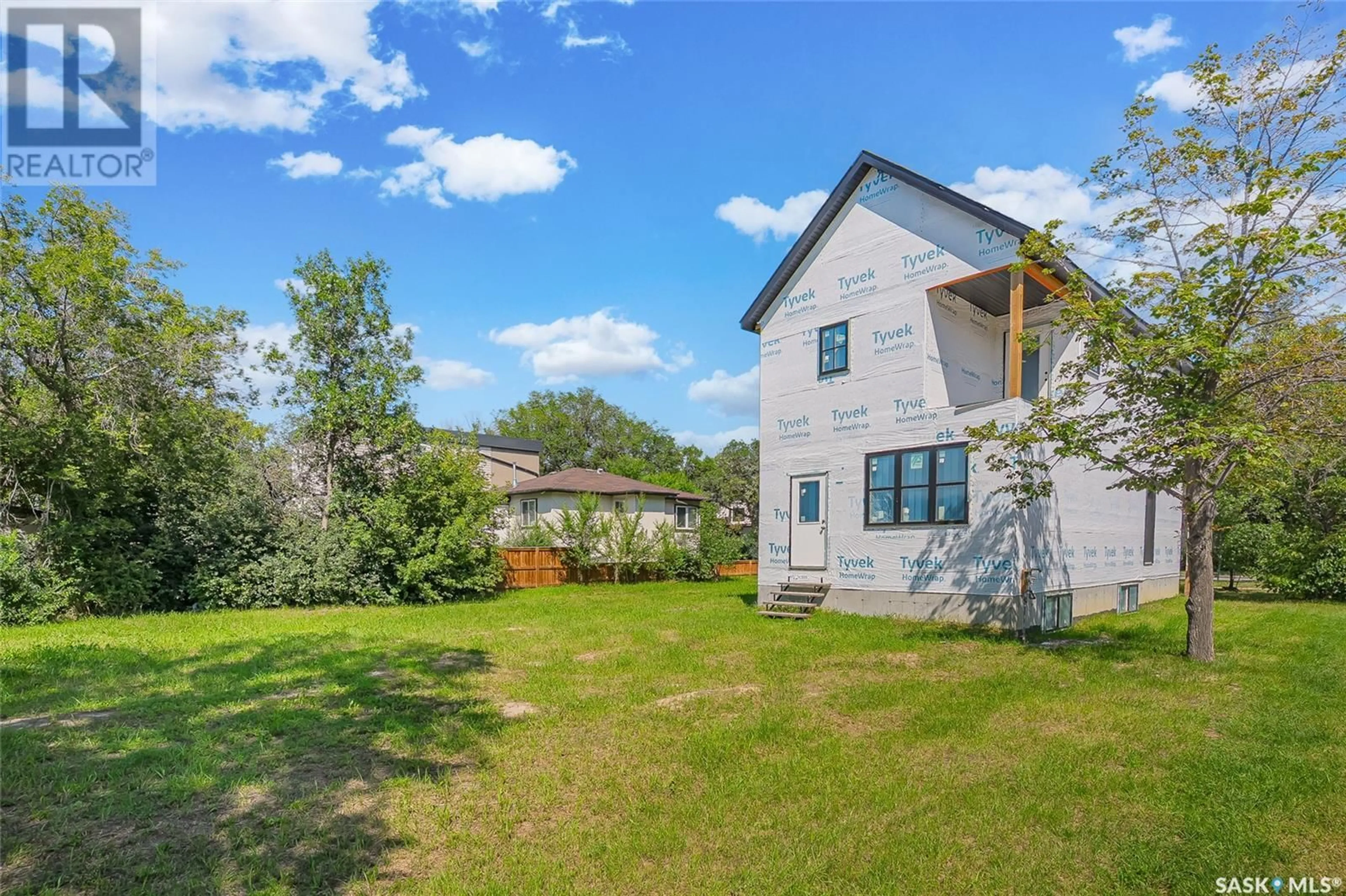 A pic from outside/outdoor area/front of a property/back of a property/a pic from drone, unknown for 539 H AVENUE, Saskatoon Saskatchewan S7M1W7