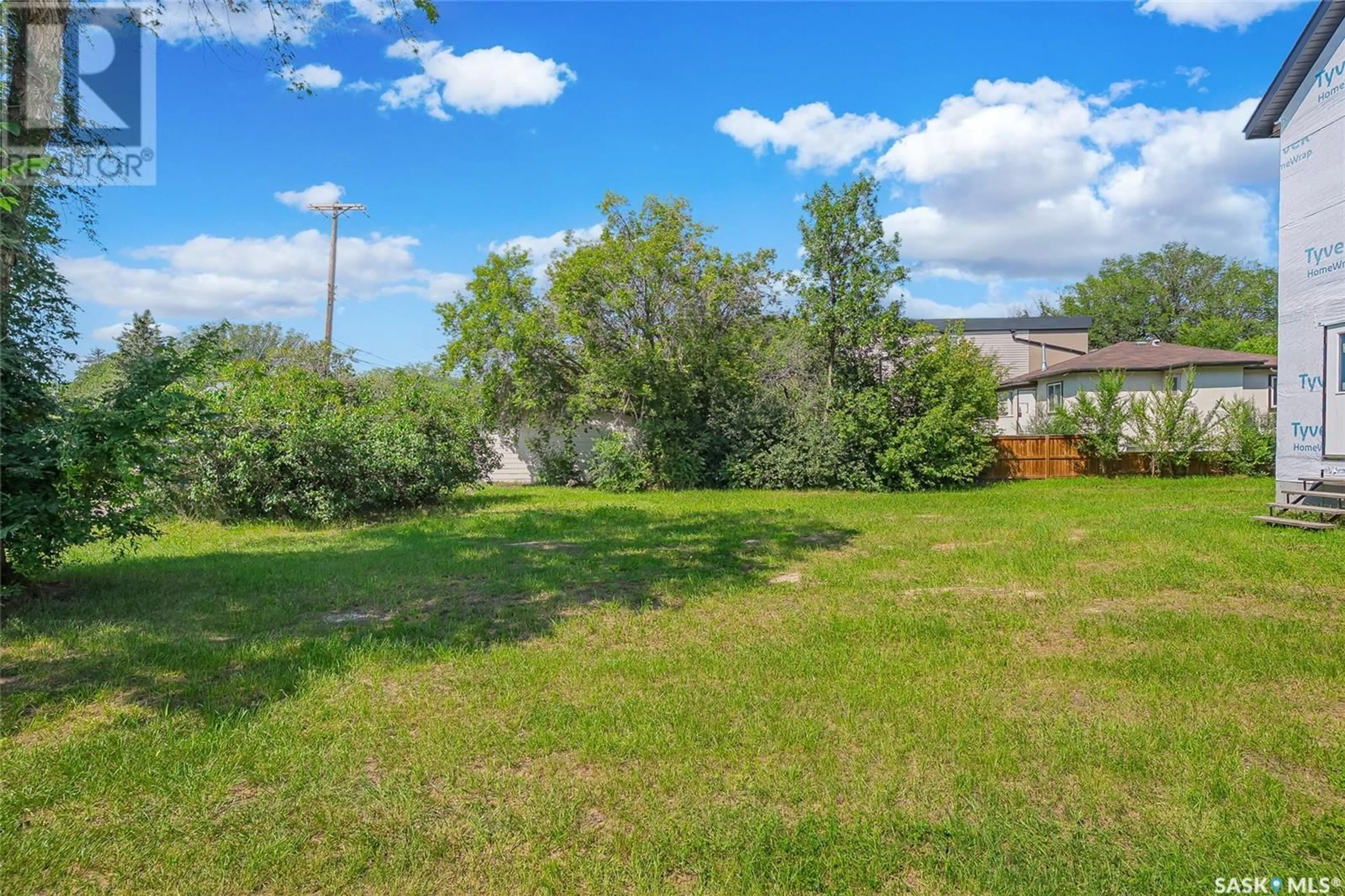 Patio, water/lake/river/ocean view for 539 H AVENUE, Saskatoon Saskatchewan S7M1W7