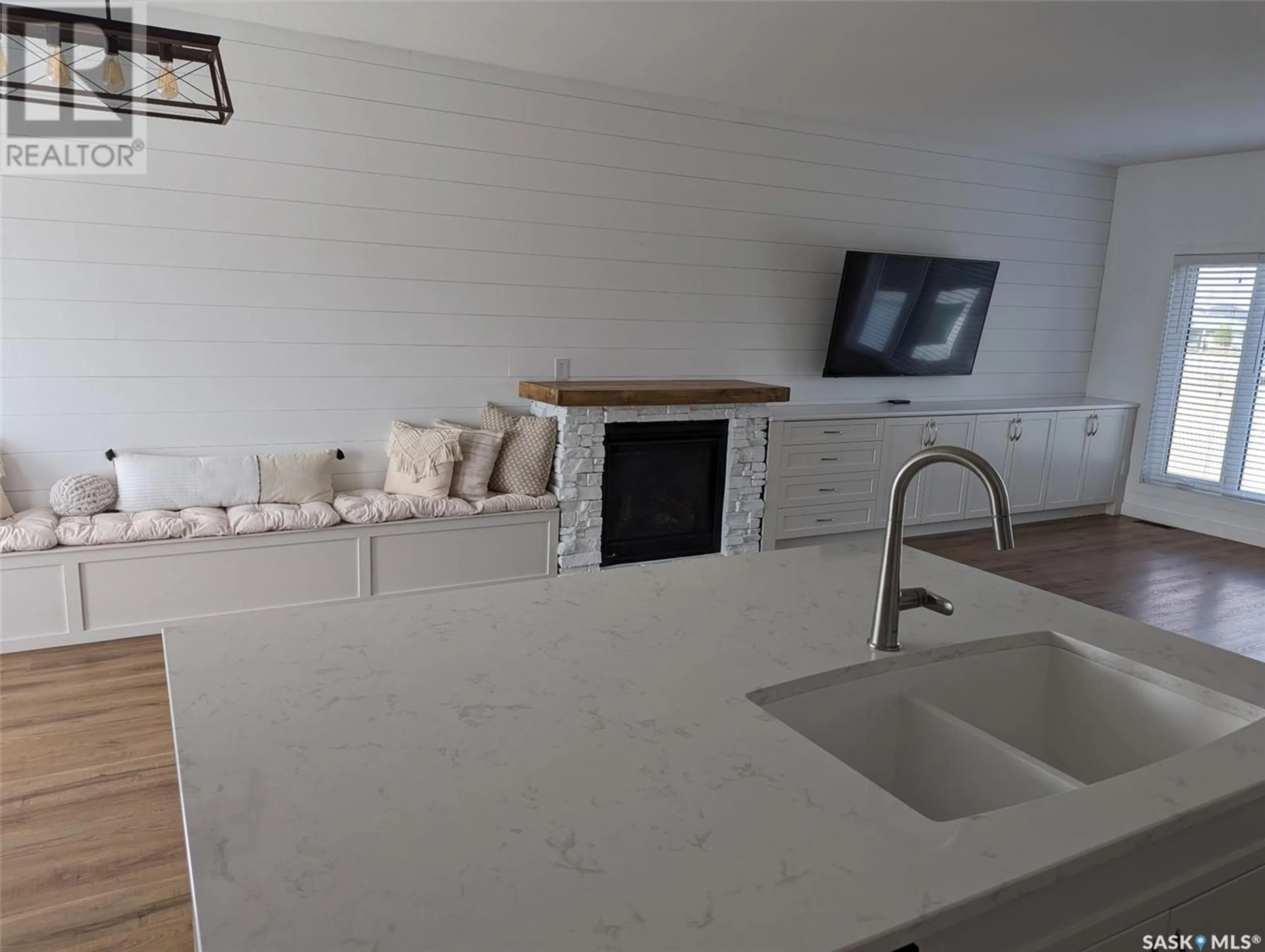 Open concept kitchen, unknown for 804 1ST AVENUE, Warman Saskatchewan S0K4S2