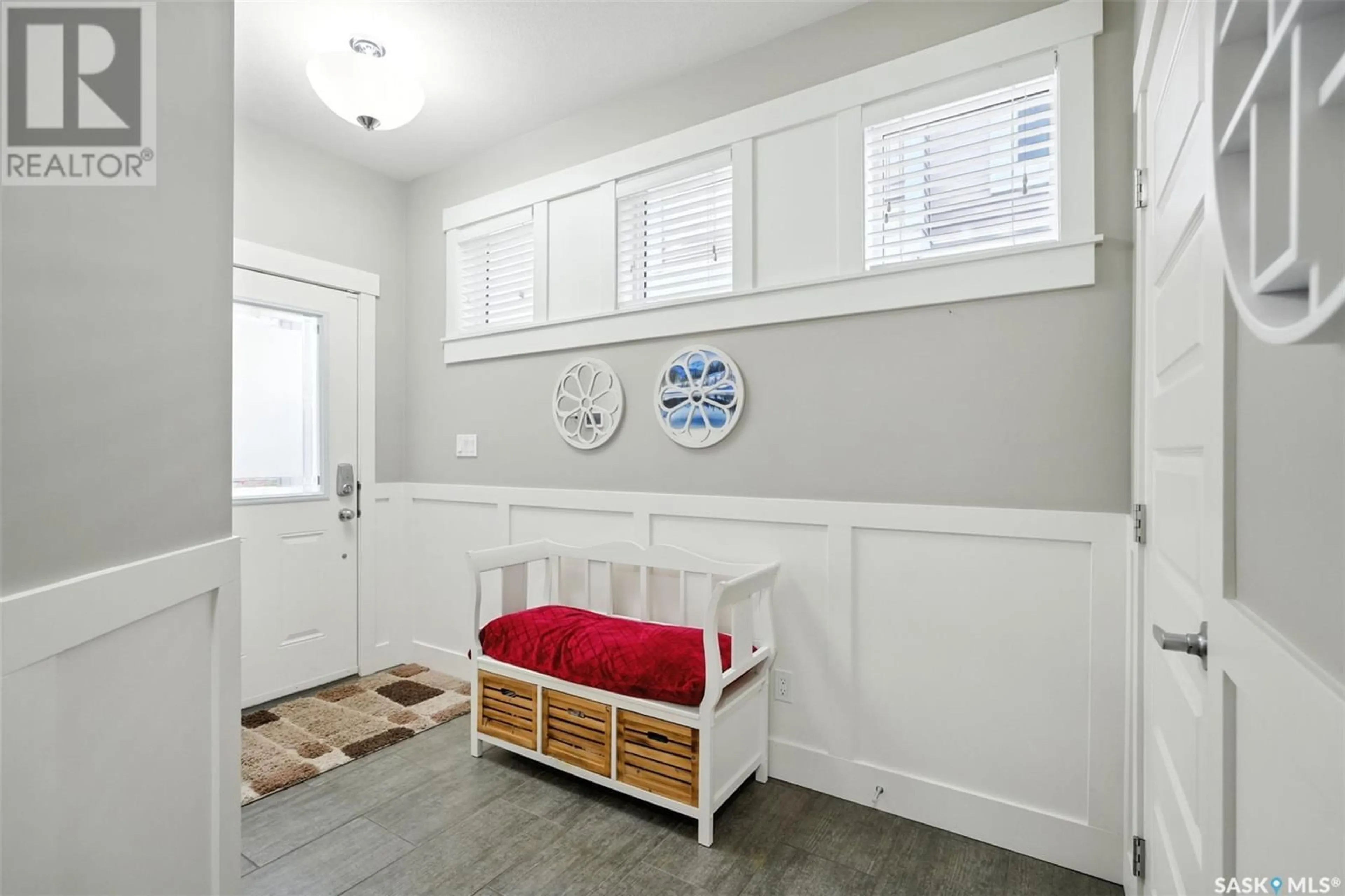 Indoor entryway for 3236 11TH STREET, Saskatoon Saskatchewan S7M5M4