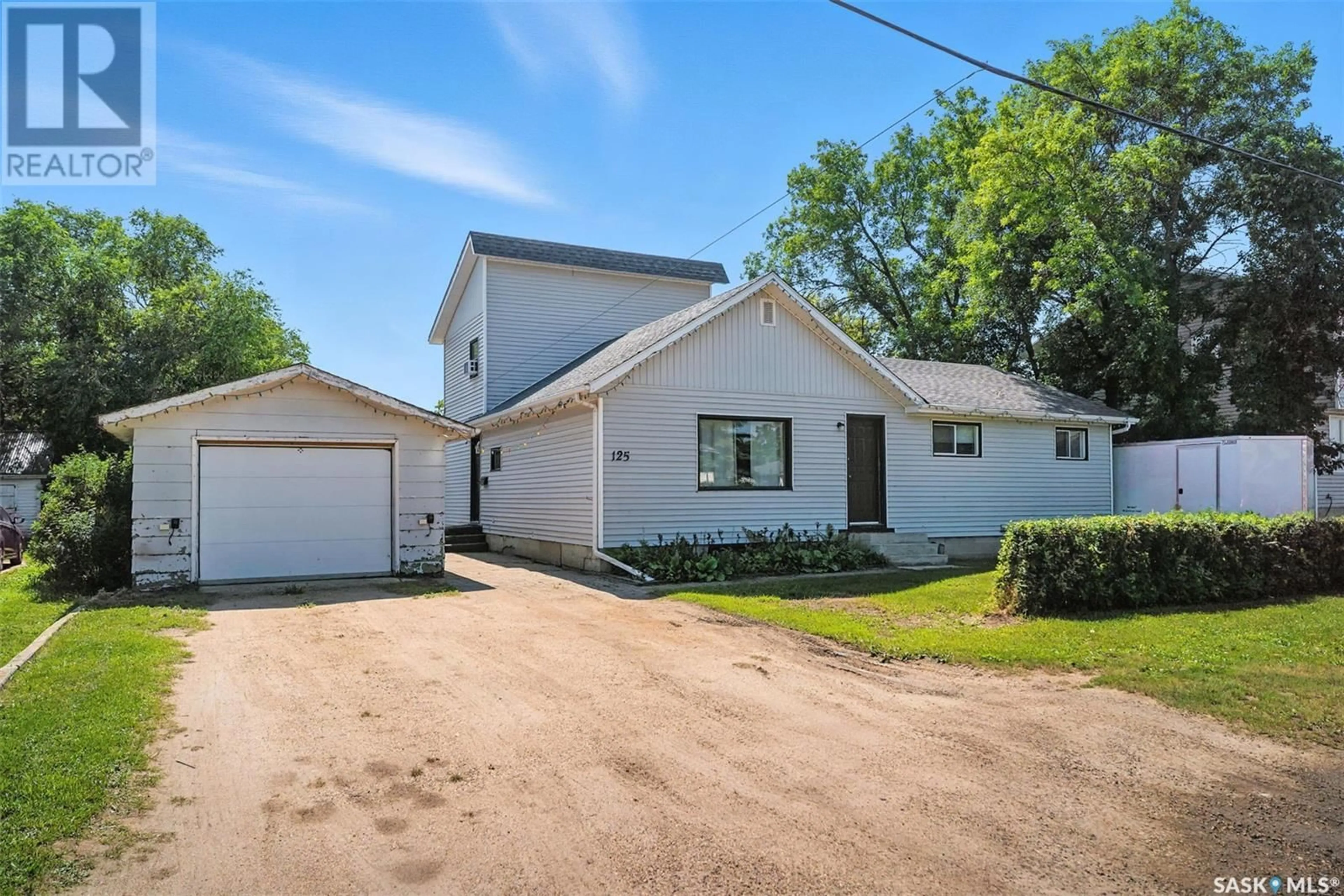 A pic from outside/outdoor area/front of a property/back of a property/a pic from drone, street for 125 2ND AVENUE, Osler Saskatchewan S0K3A0