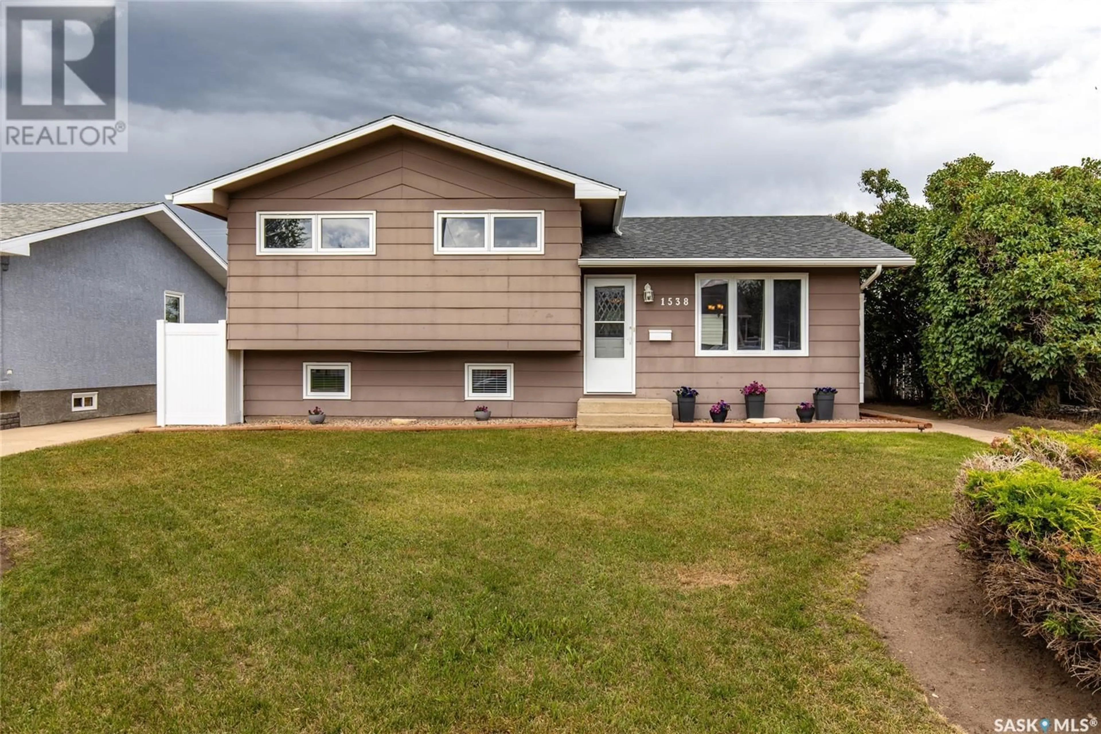 Home with vinyl exterior material, street for 1538 DUFFIELD STREET, Moose Jaw Saskatchewan S6H6N8