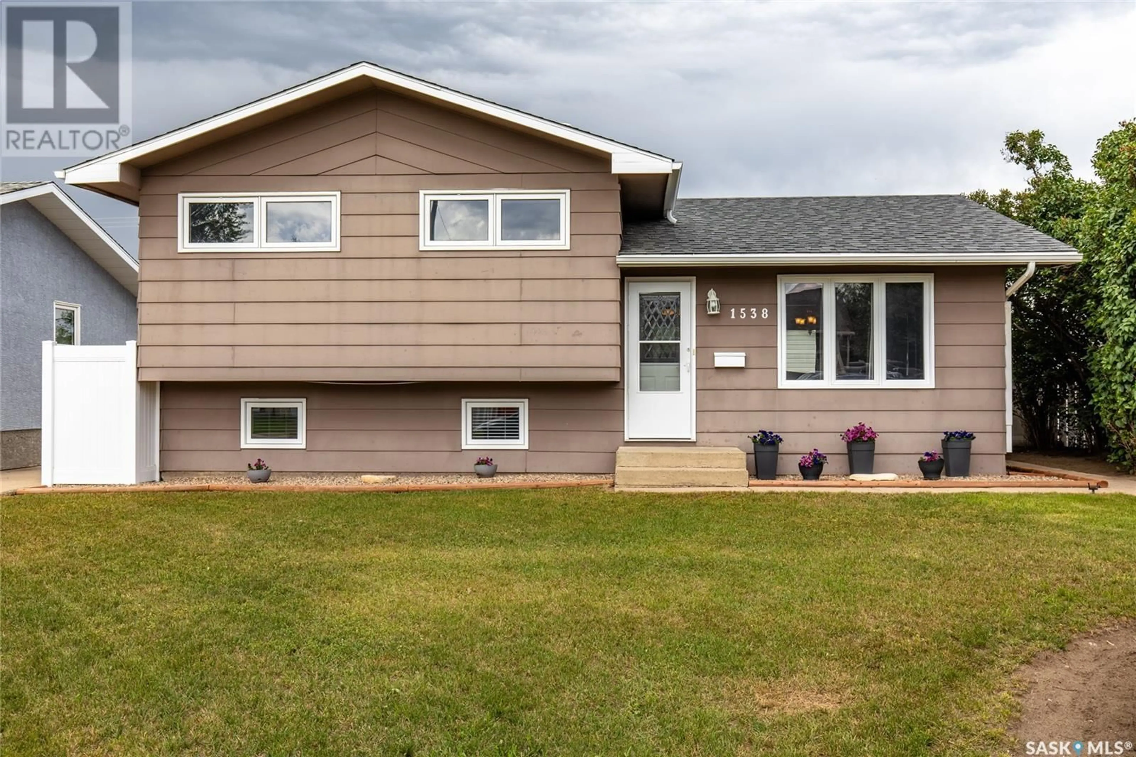 Home with vinyl exterior material, street for 1538 DUFFIELD STREET, Moose Jaw Saskatchewan S6H6N8