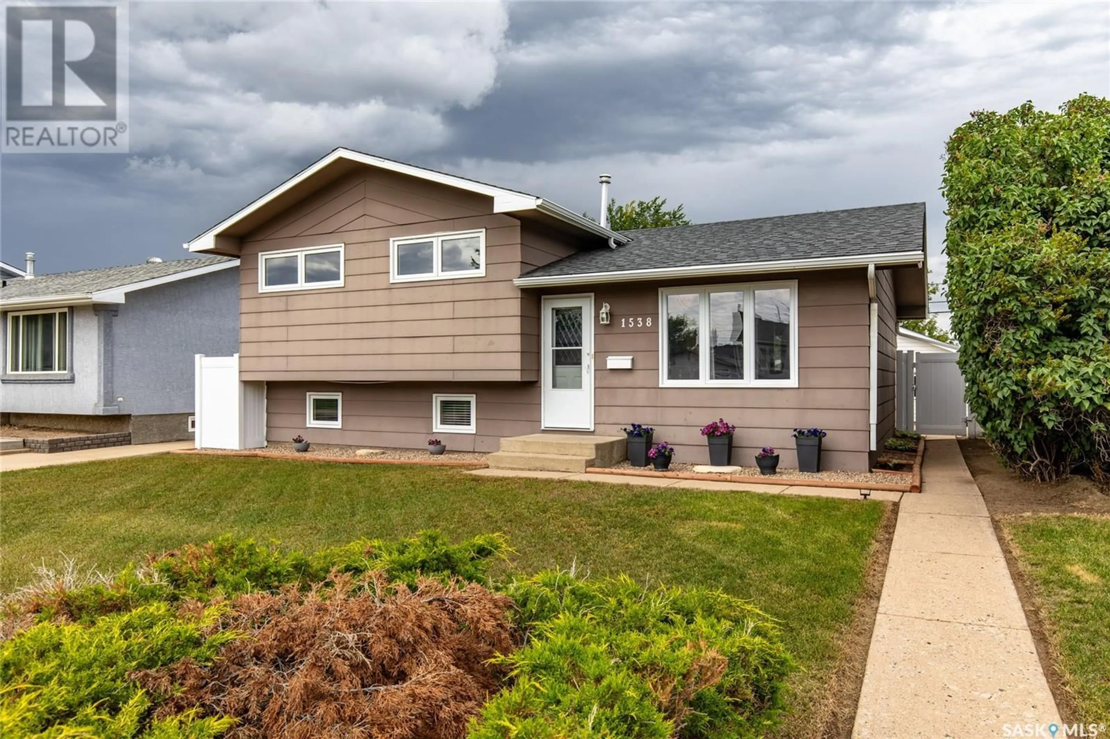 Home with vinyl exterior material, street for 1538 DUFFIELD STREET, Moose Jaw Saskatchewan S6H6N8