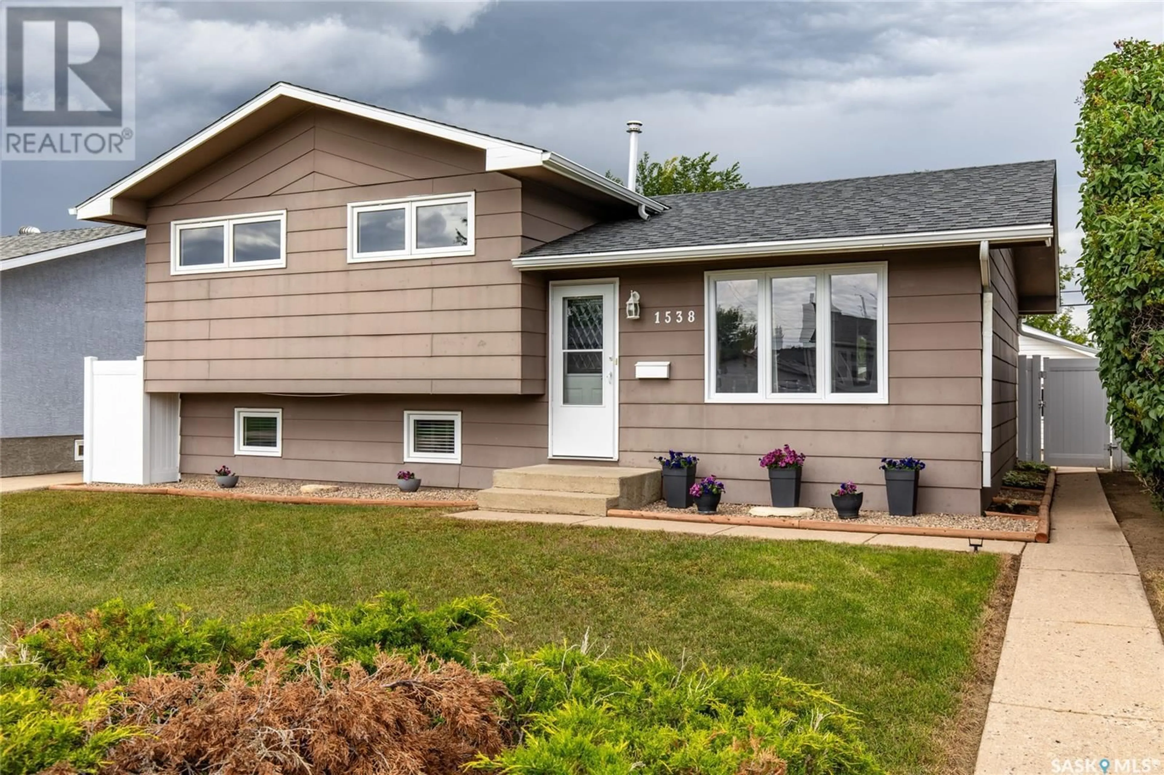 Home with vinyl exterior material, street for 1538 DUFFIELD STREET, Moose Jaw Saskatchewan S6H6N8