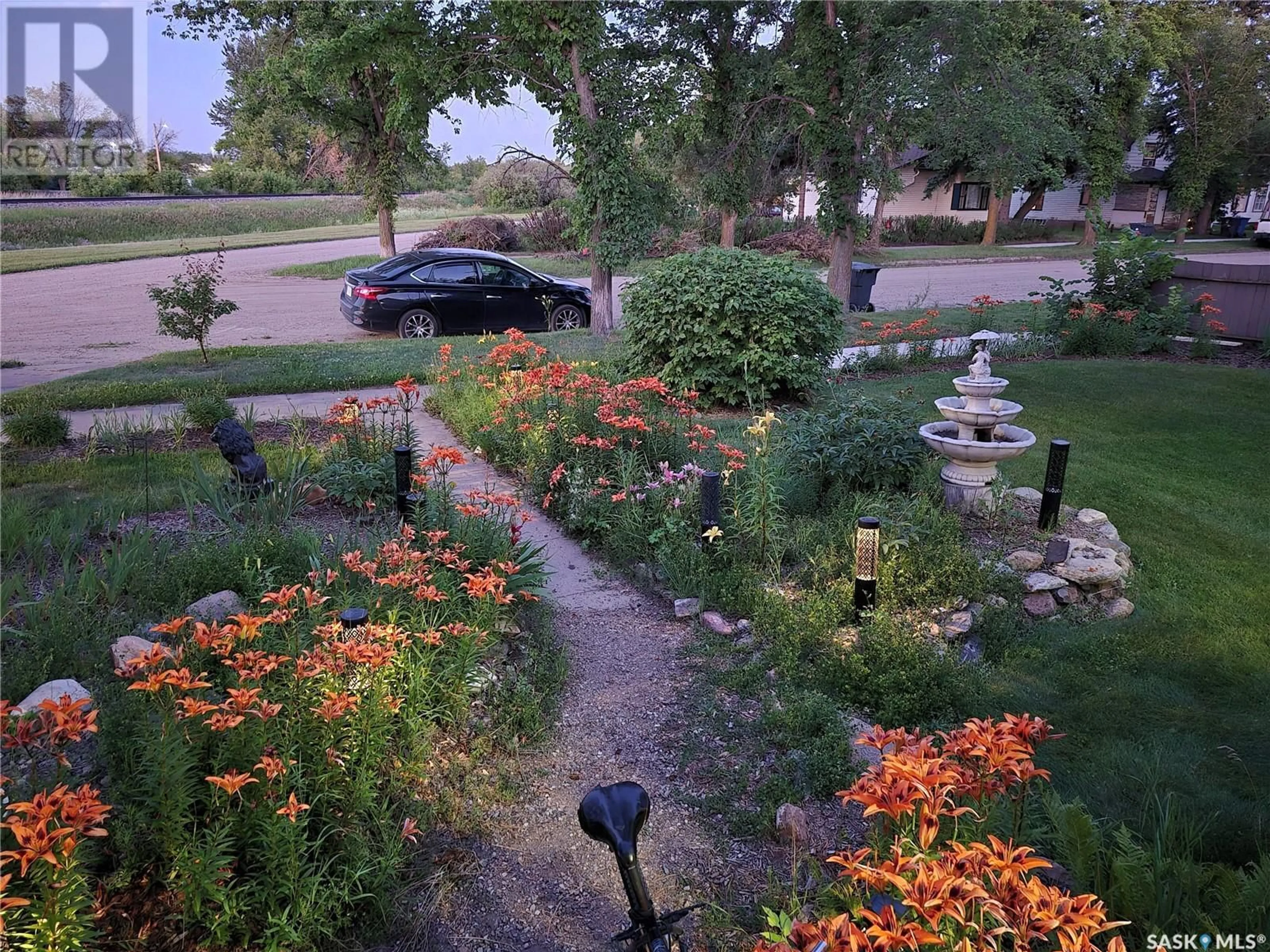 A pic from outside/outdoor area/front of a property/back of a property/a pic from drone, street for 303 EDWARD STREET, Radisson Saskatchewan S0K3L0