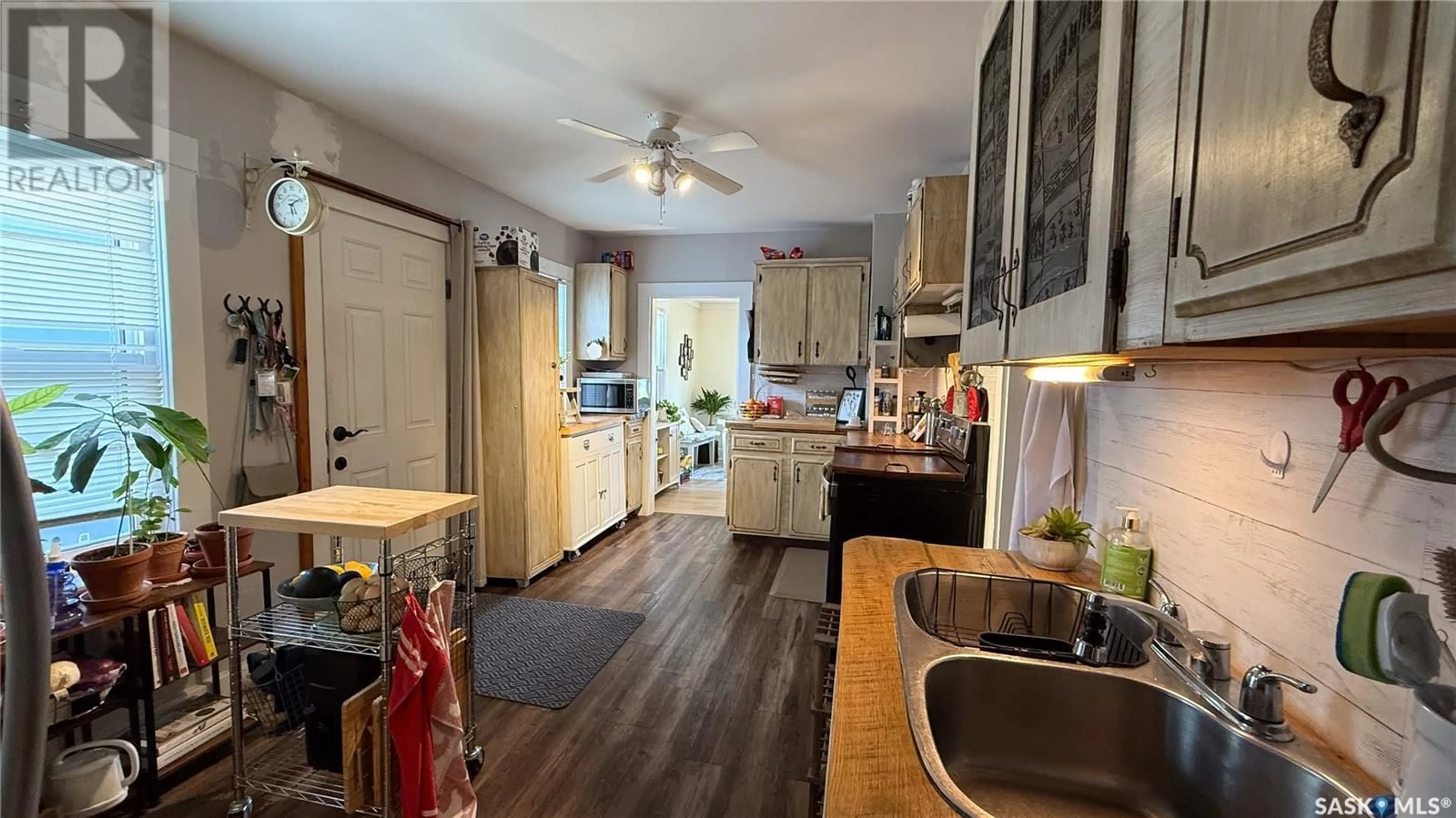 Open concept kitchen, unknown for 1832 101ST STREET, North Battleford Saskatchewan S9A1B1