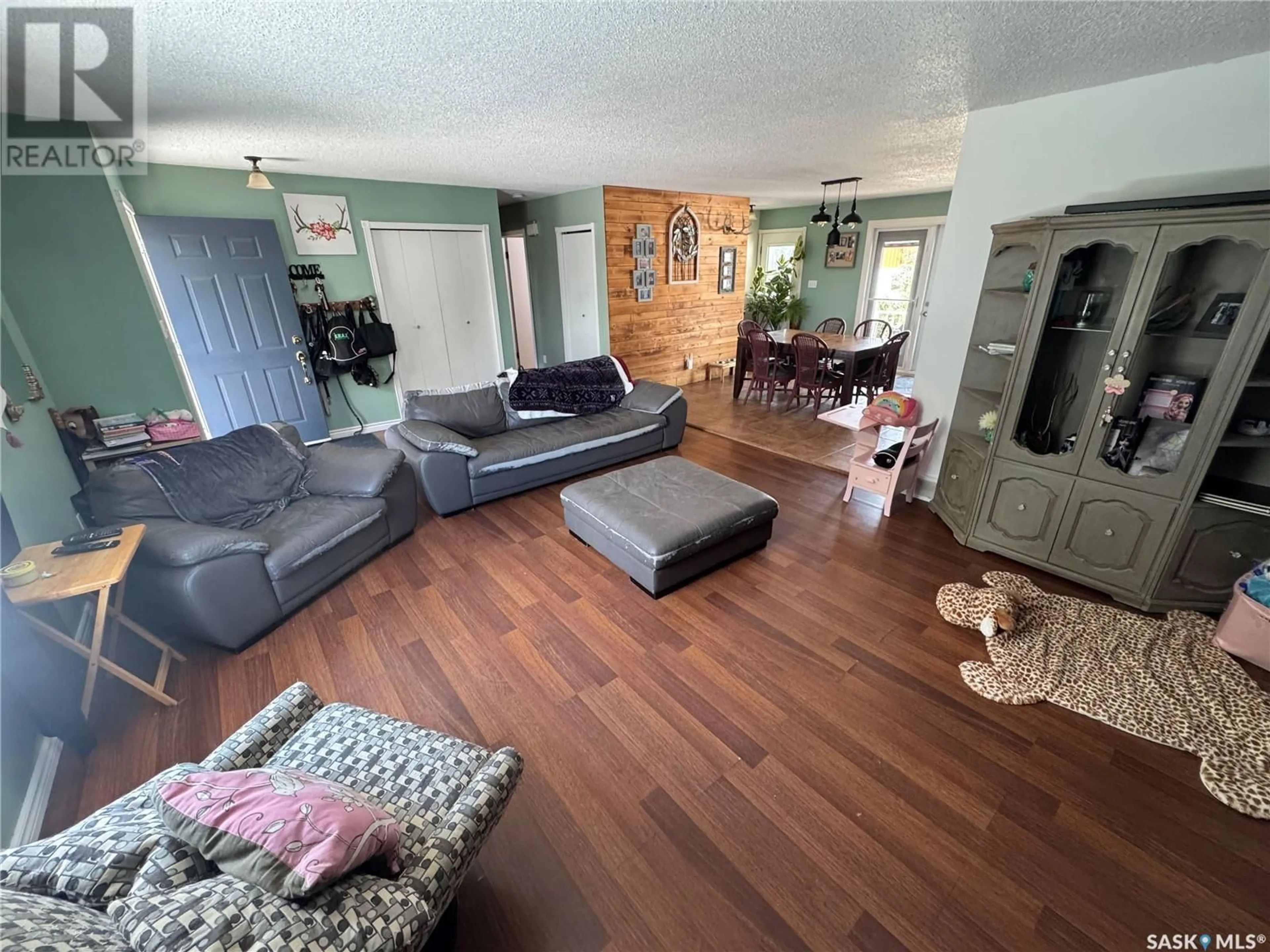 Living room with furniture, unknown for 412 MOUNTAIN STREET, Strasbourg Saskatchewan S0G3V0