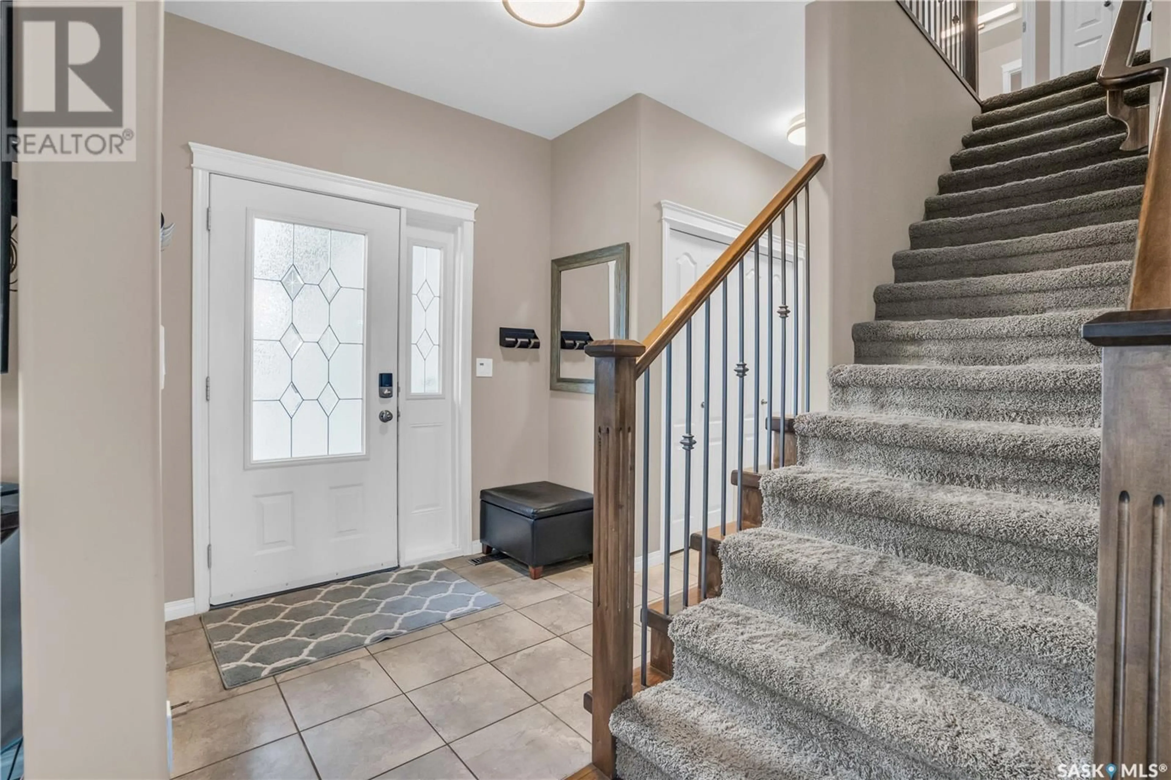 Indoor entryway for 815 COLUMBIA WAY, Martensville Saskatchewan S0K0A2