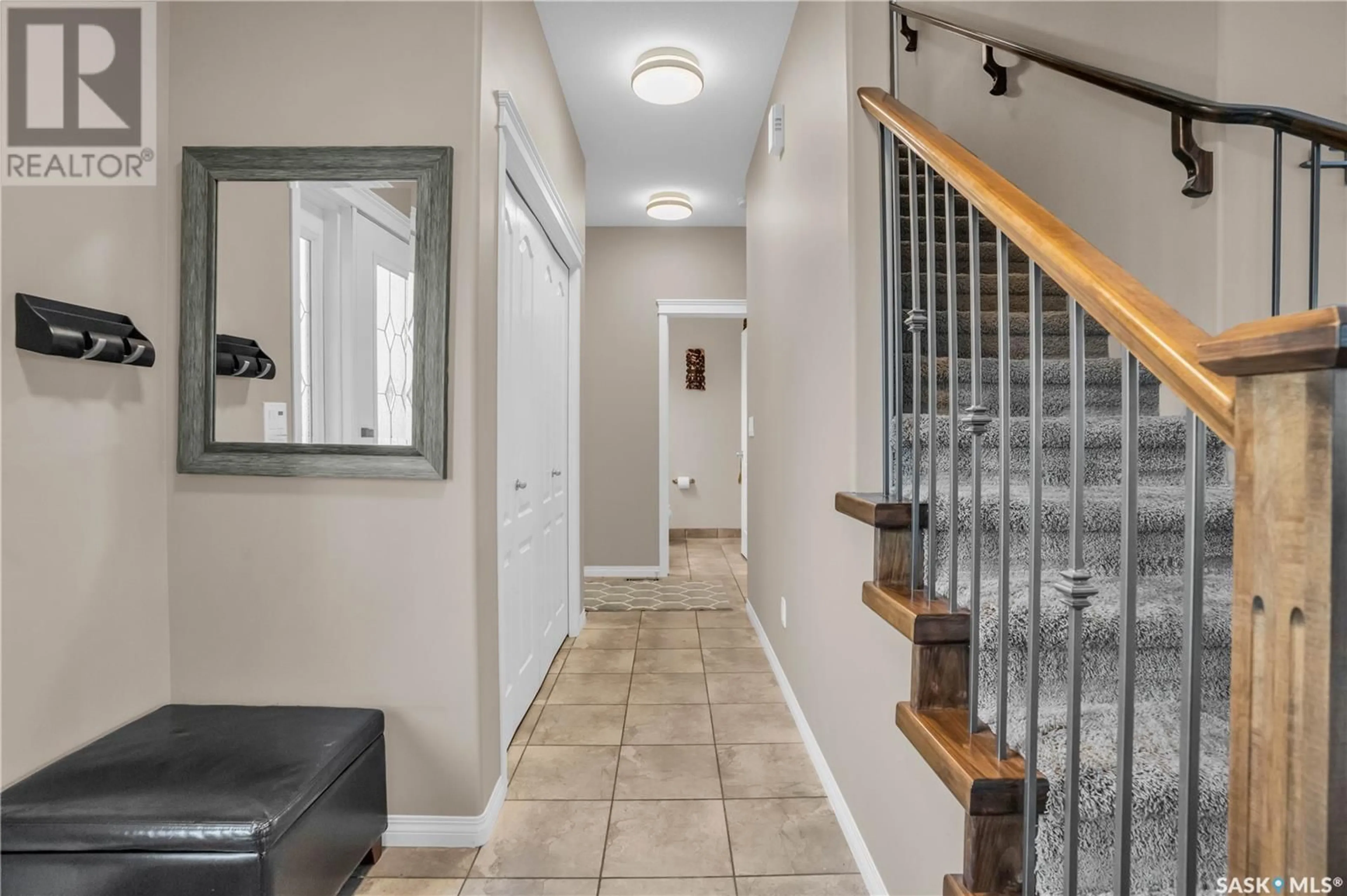 Indoor entryway for 815 COLUMBIA WAY, Martensville Saskatchewan S0K0A2