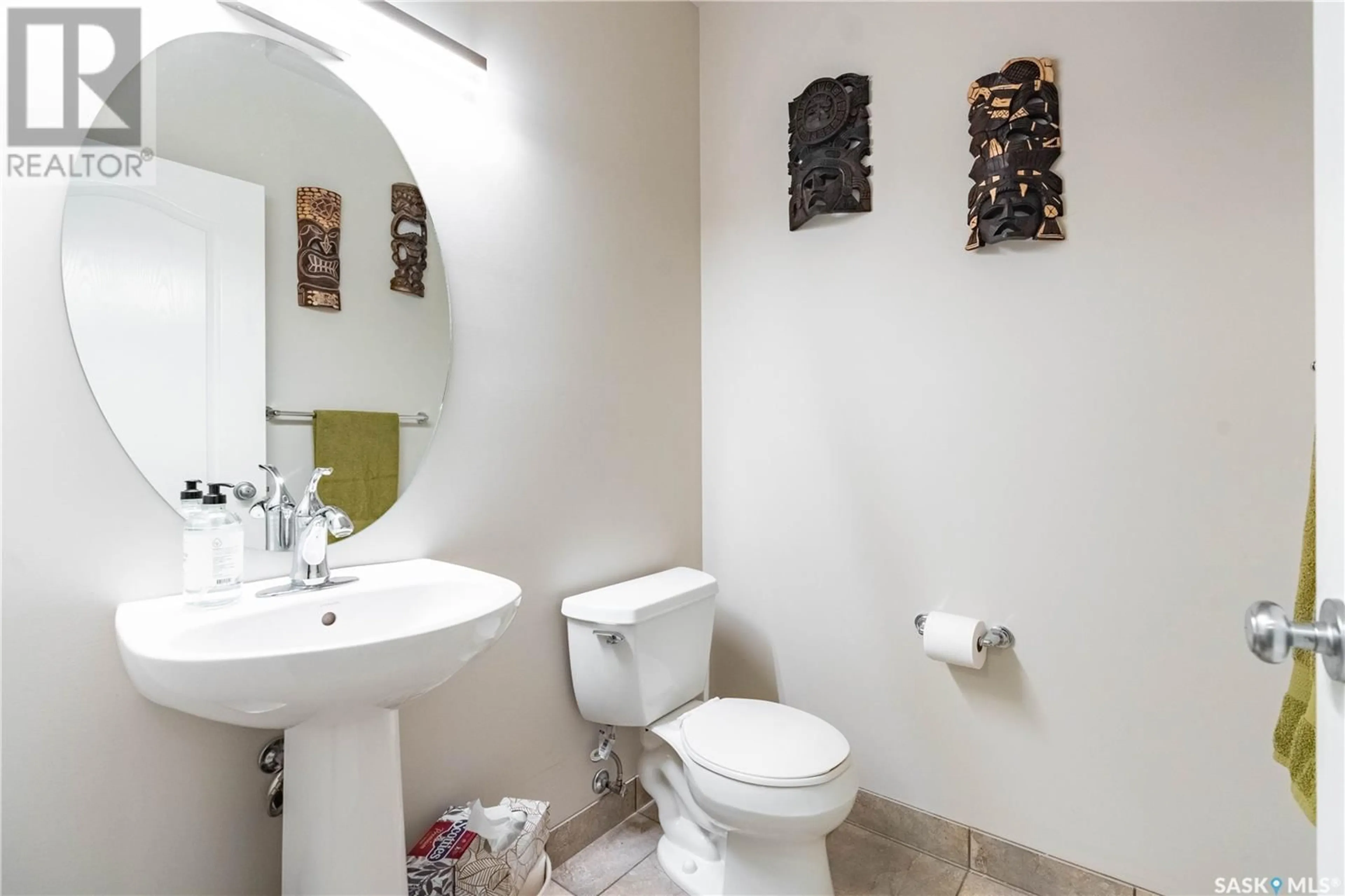 Standard bathroom, ceramic/tile floor for 815 COLUMBIA WAY, Martensville Saskatchewan S0K0A2