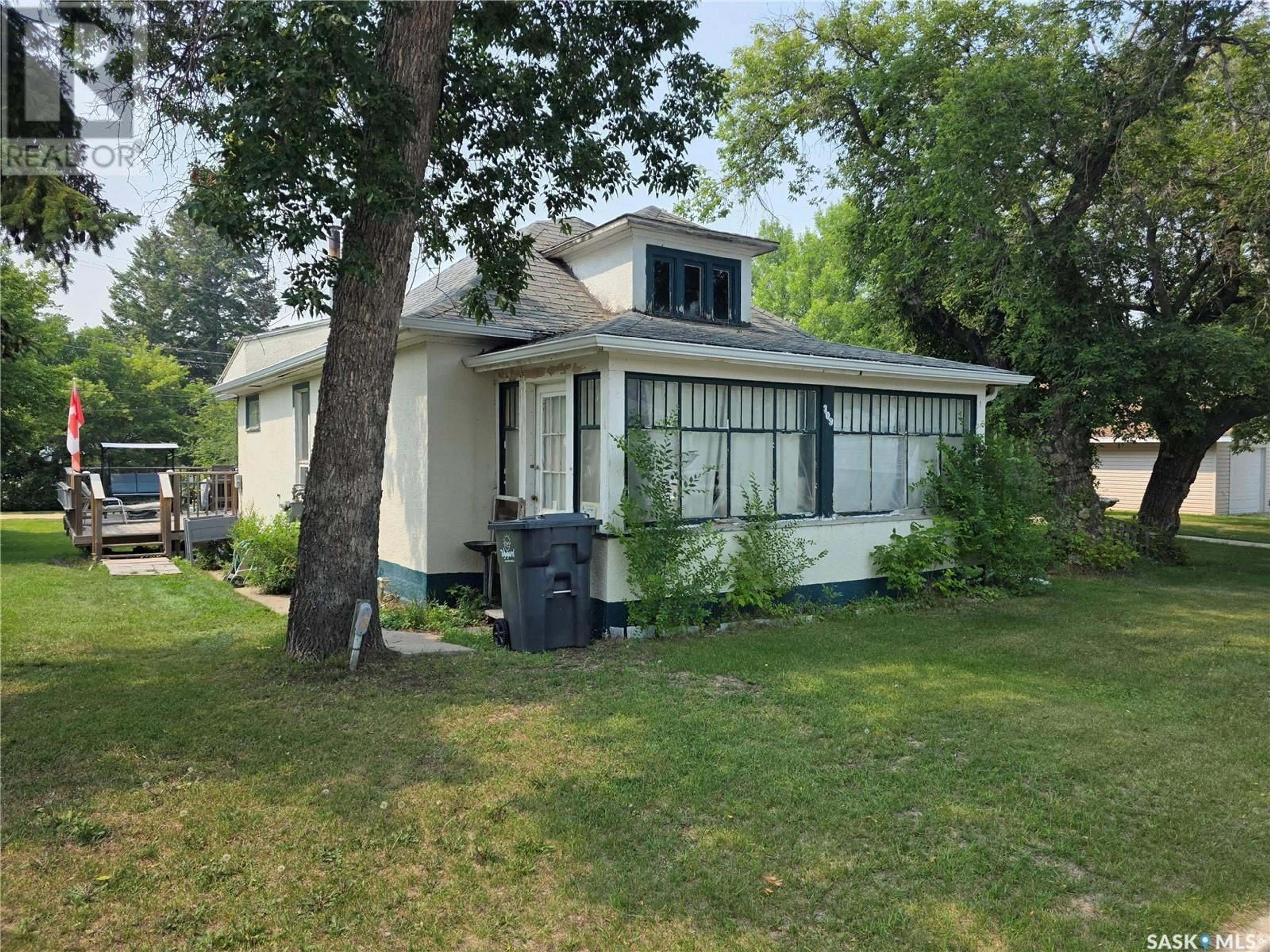 Home with vinyl exterior material, street for 309 5TH STREET, Wynyard Saskatchewan S0A4T0
