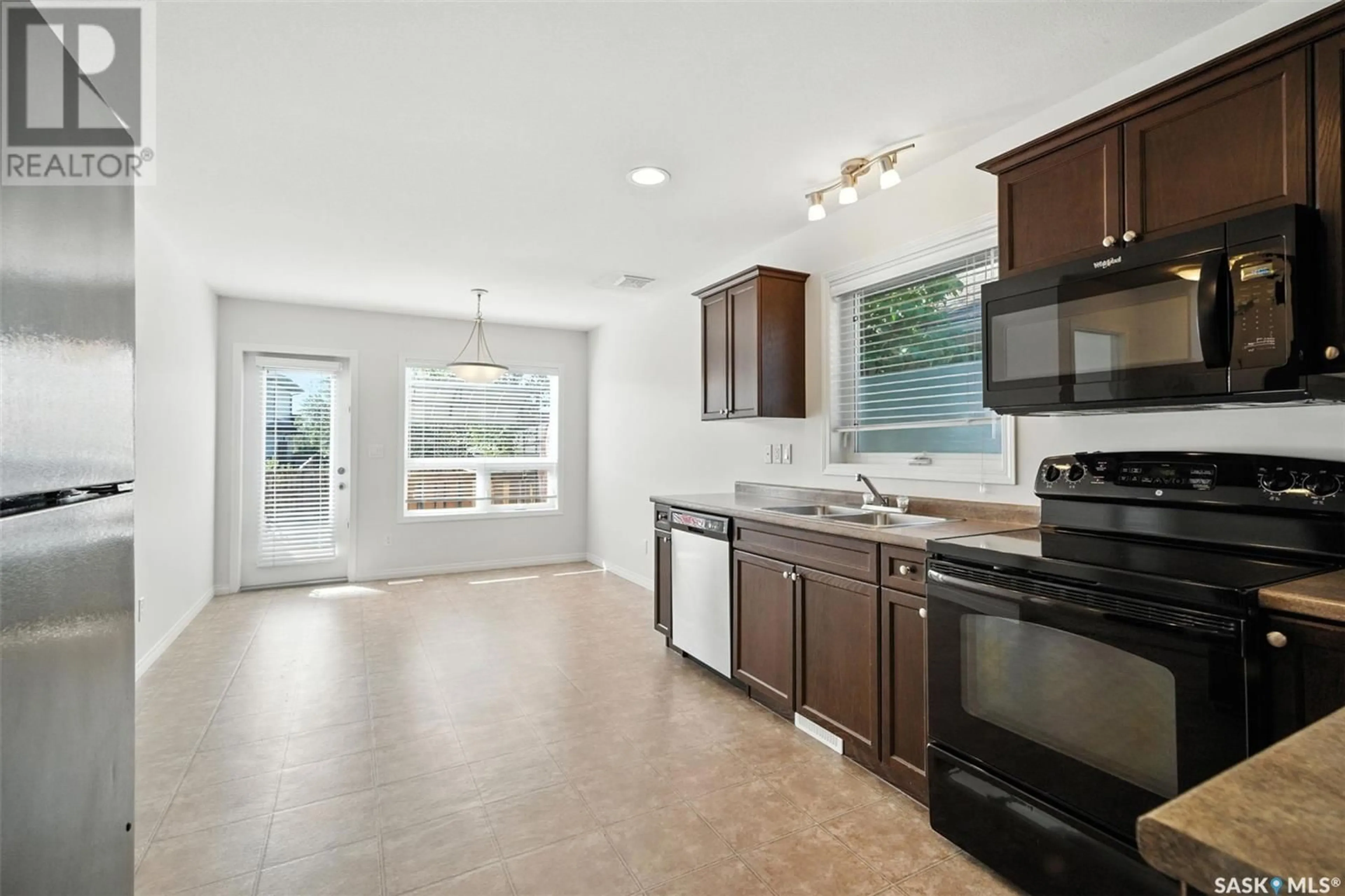 Open concept kitchen, ceramic/tile floor for 375 LEVALLEY COVE, Saskatoon Saskatchewan S7T0H5