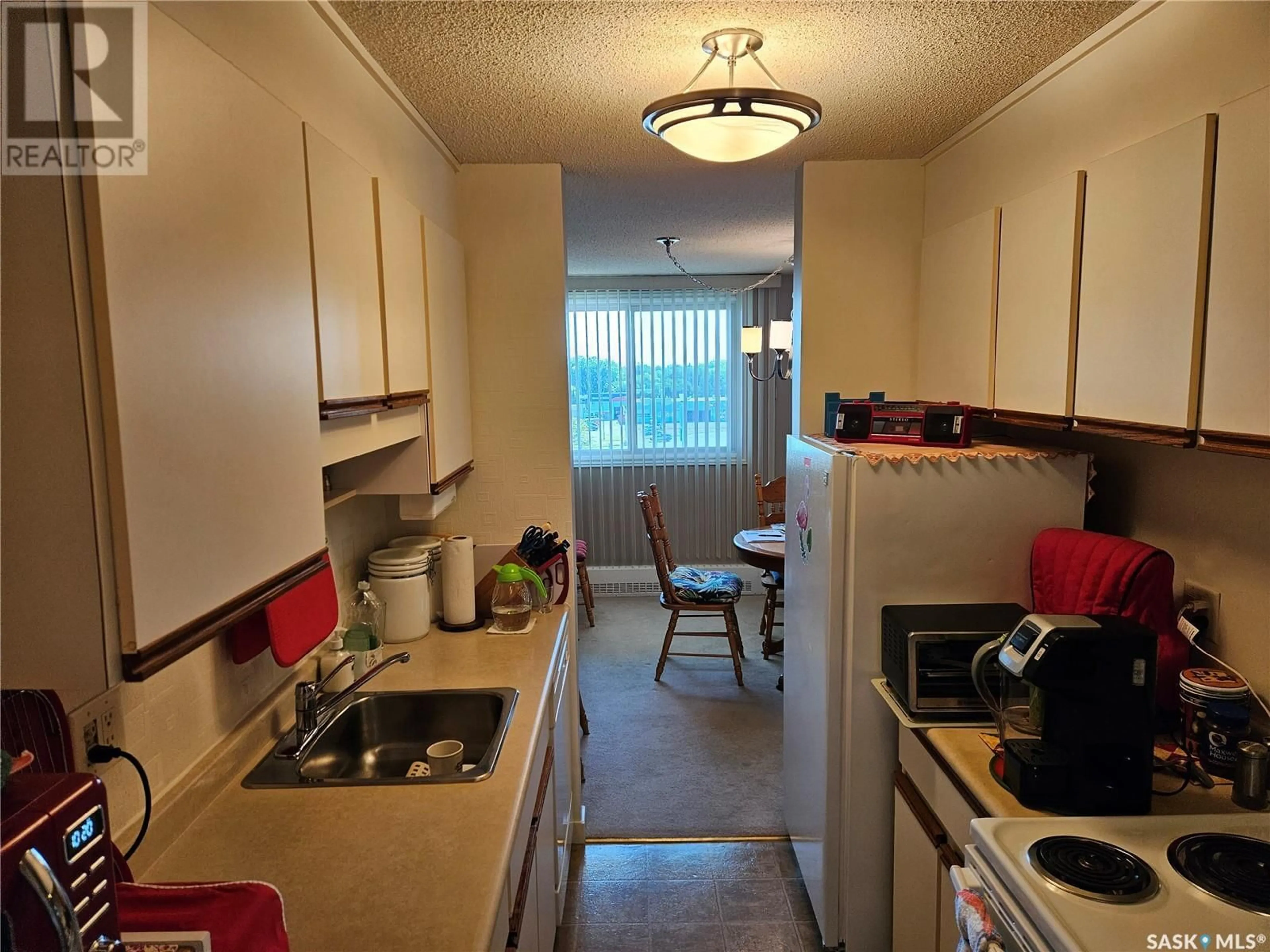Standard kitchen, unknown for 4545 - 501 RAE STREET, Regina Saskatchewan S4S3B2