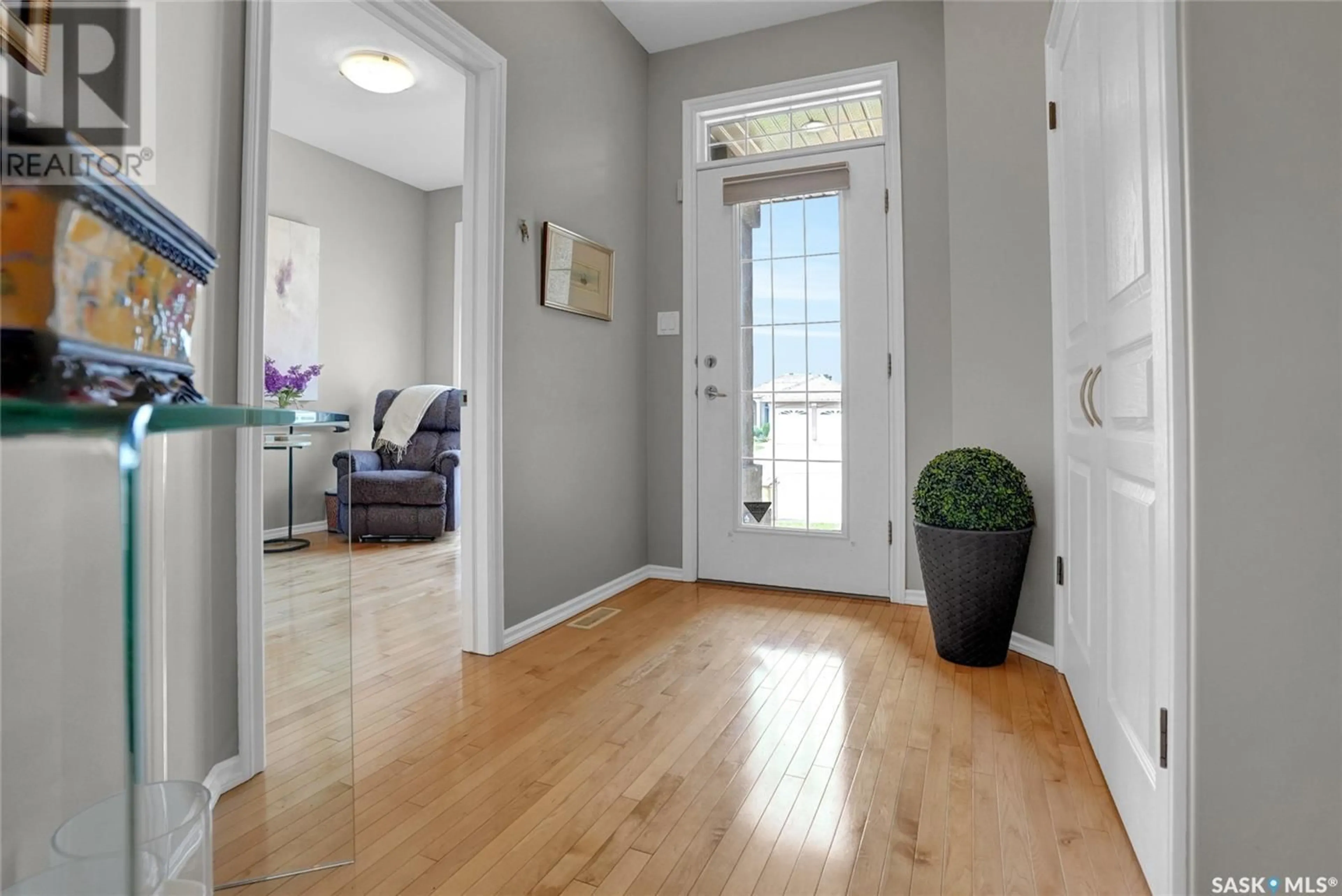 Indoor entryway for 11108 WASCANA MEADOWS, Regina Saskatchewan S4V2W7