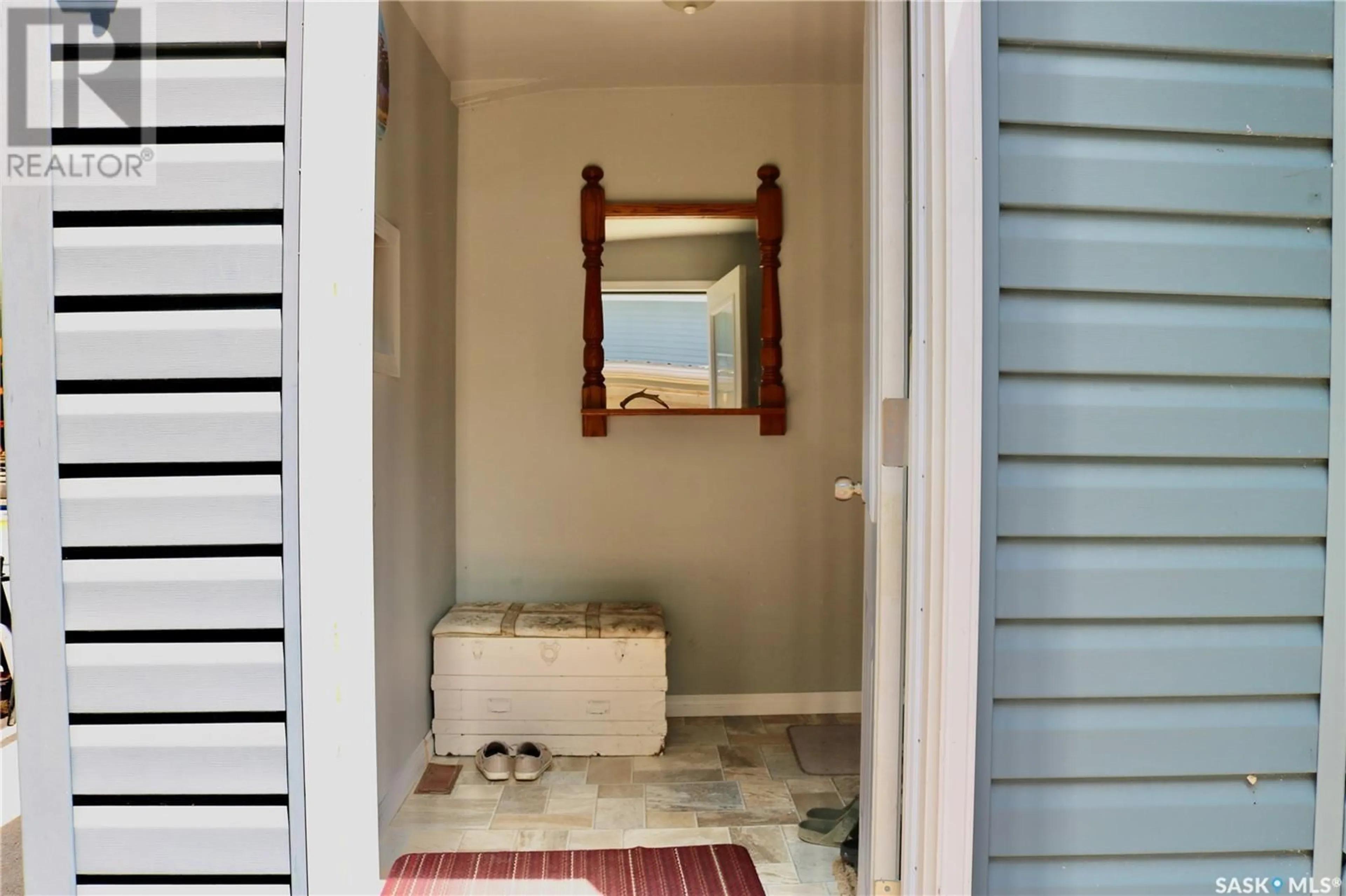 Indoor entryway for 704 OGILVIE STREET, Moosomin Saskatchewan S0G3N0