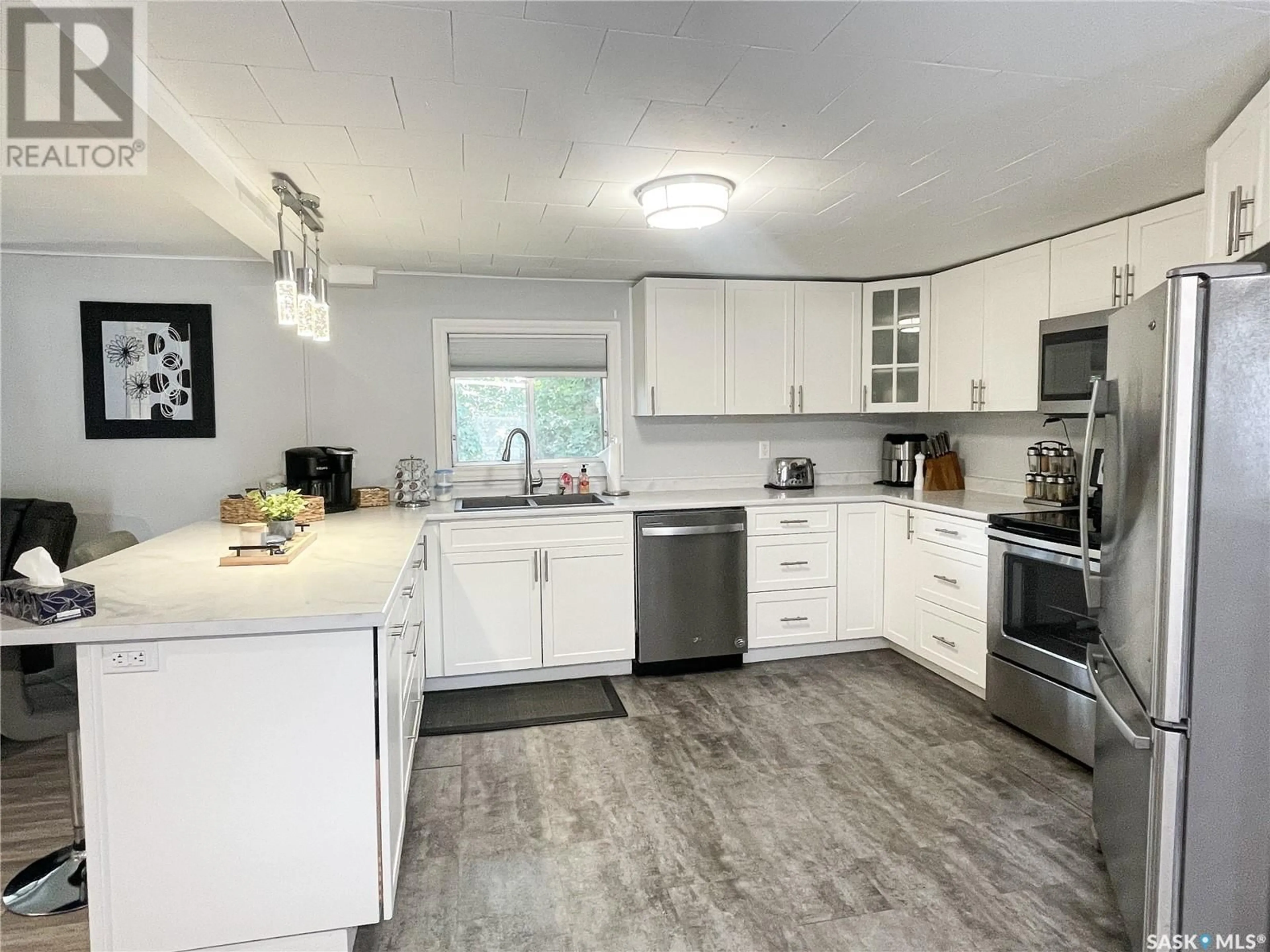Open concept kitchen, ceramic/tile floor for 405 1ST STREET, Meadow Lake Saskatchewan S9X1E8