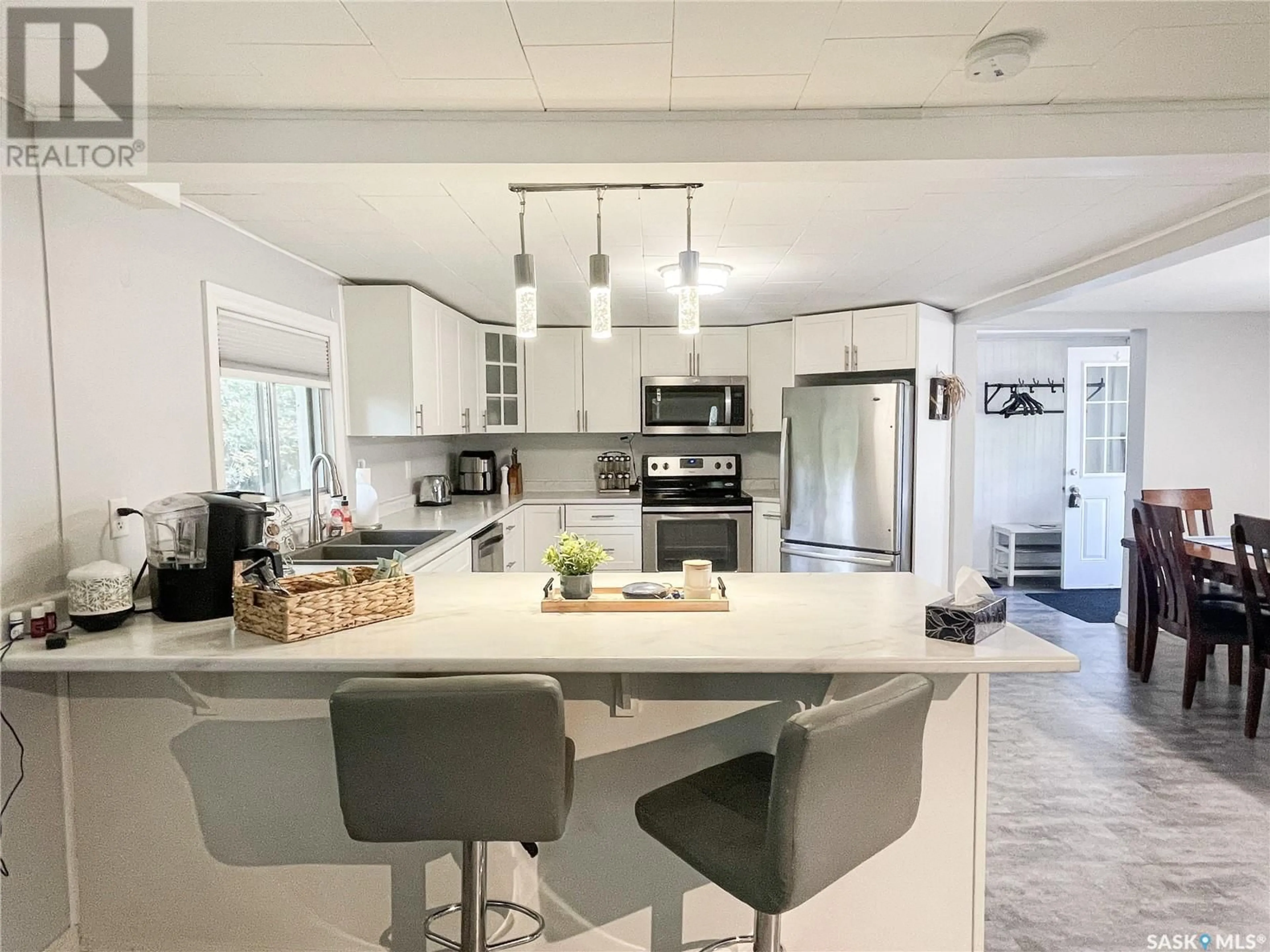 Open concept kitchen, ceramic/tile floor for 405 1ST STREET, Meadow Lake Saskatchewan S9X1E8