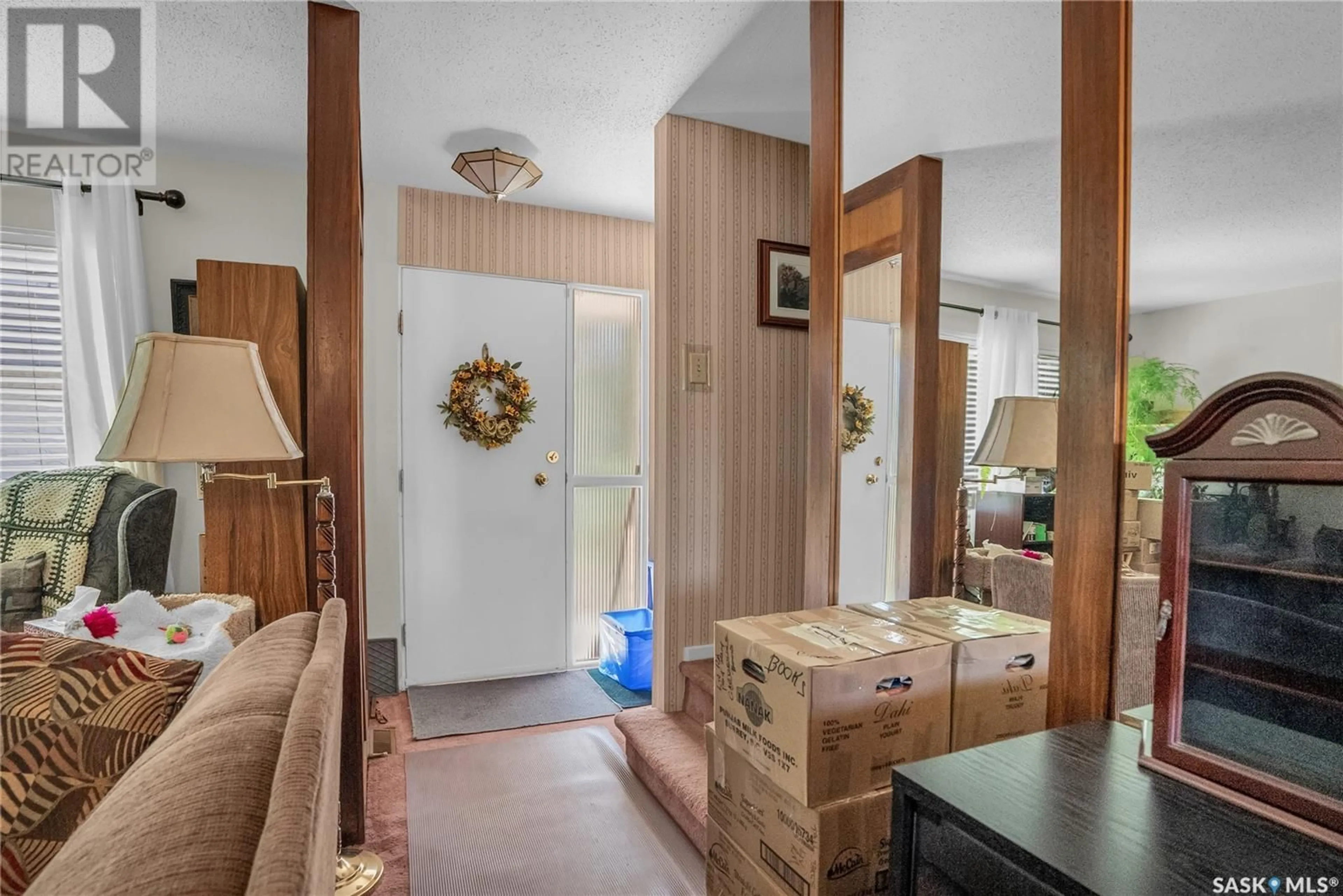 Indoor entryway for 36 120 ACADIA DRIVE, Saskatoon Saskatchewan S7H3V2