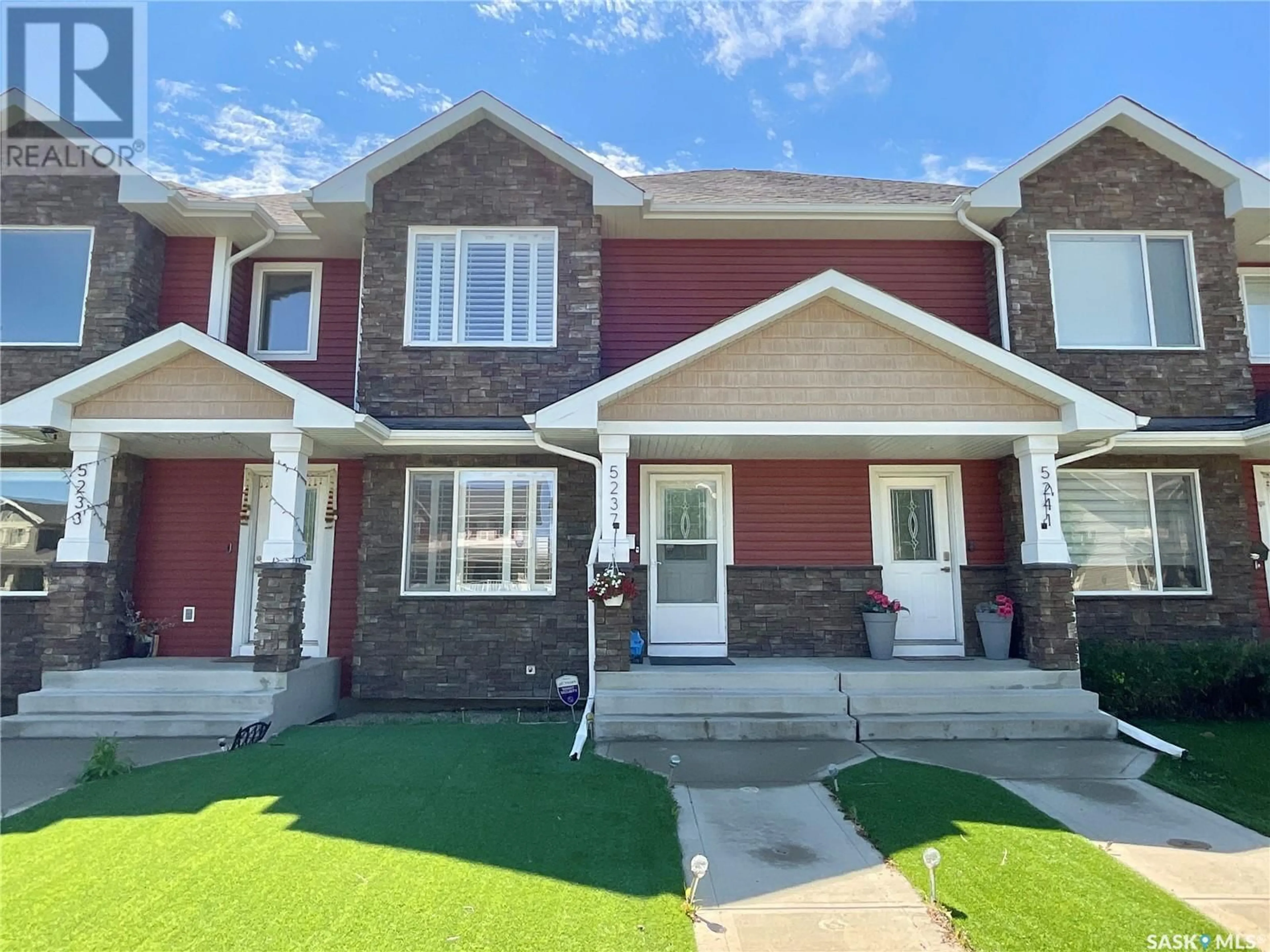 Home with vinyl exterior material, street for 5237 JIM CAIRNS BOULEVARD, Regina Saskatchewan S4W0G7