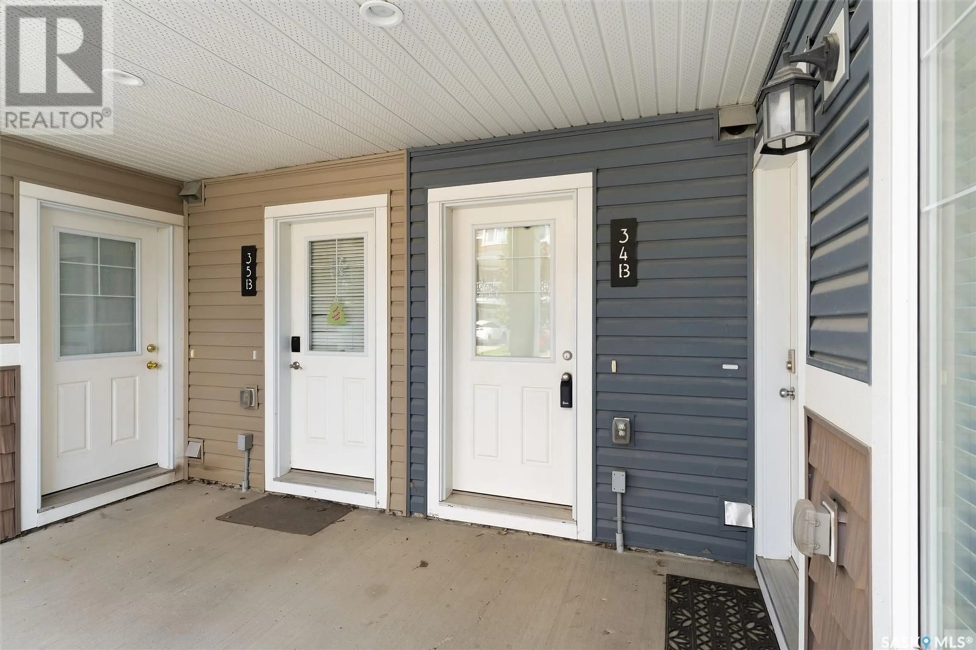 Indoor entryway for 34B - 4533 DELHAYE WAY, Regina Saskatchewan S4W0M2