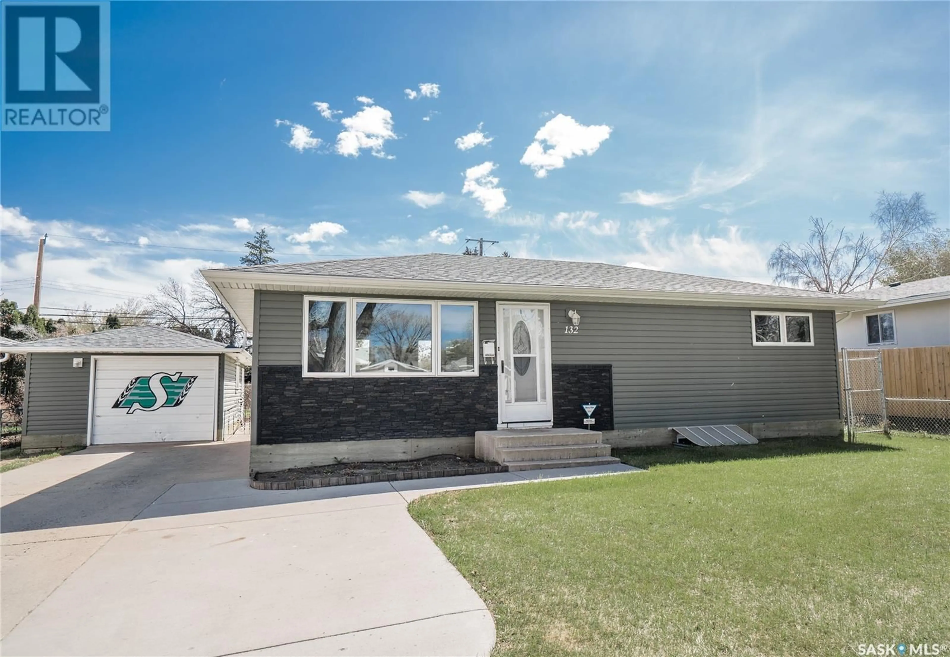 Home with vinyl exterior material, street for 132 MONTREAL AVENUE, Saskatoon Saskatchewan S7M3K8