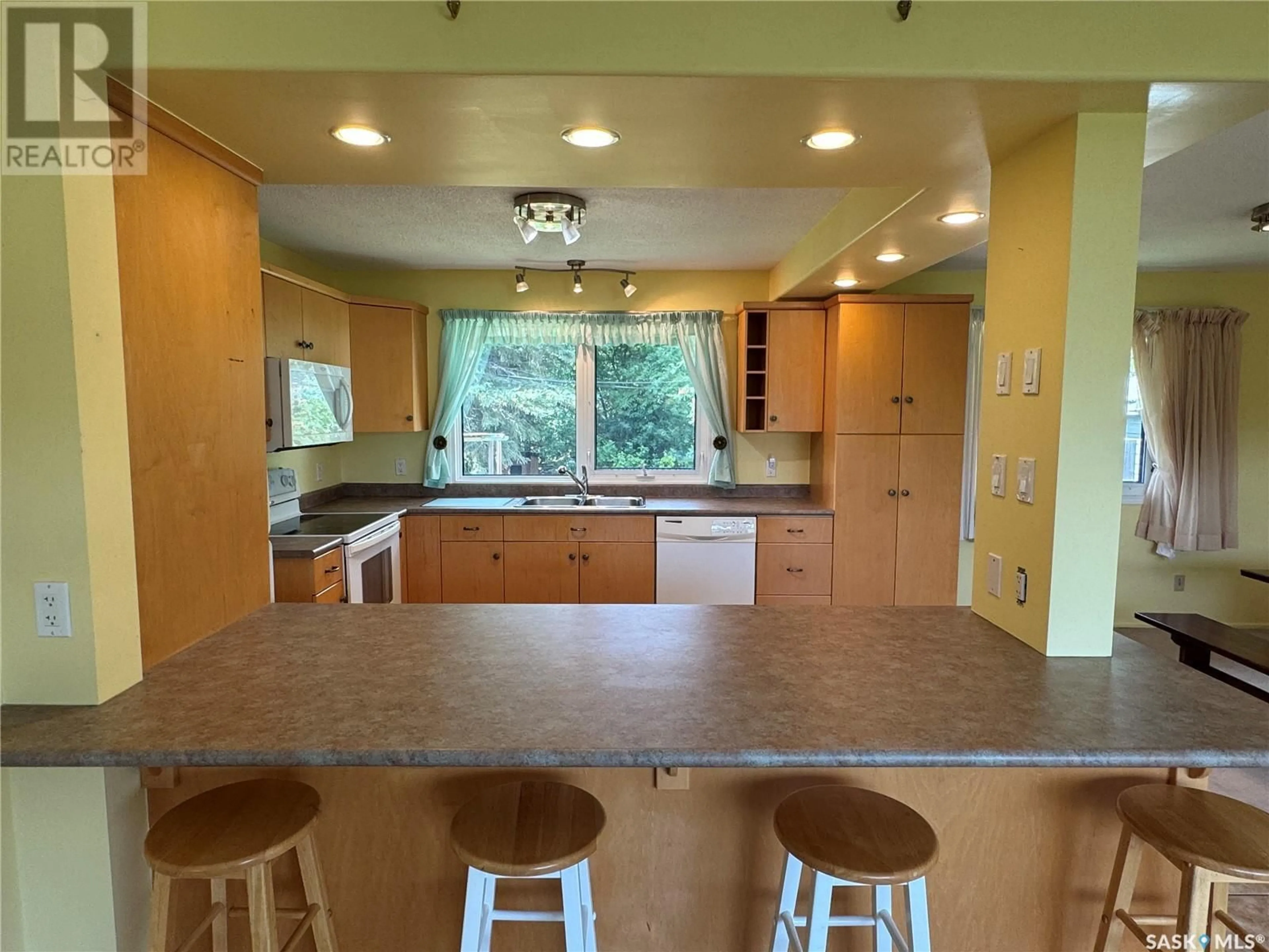 Open concept kitchen, unknown for 1224 SCHOOL AVENUE, La Ronge Saskatchewan S0J1L0