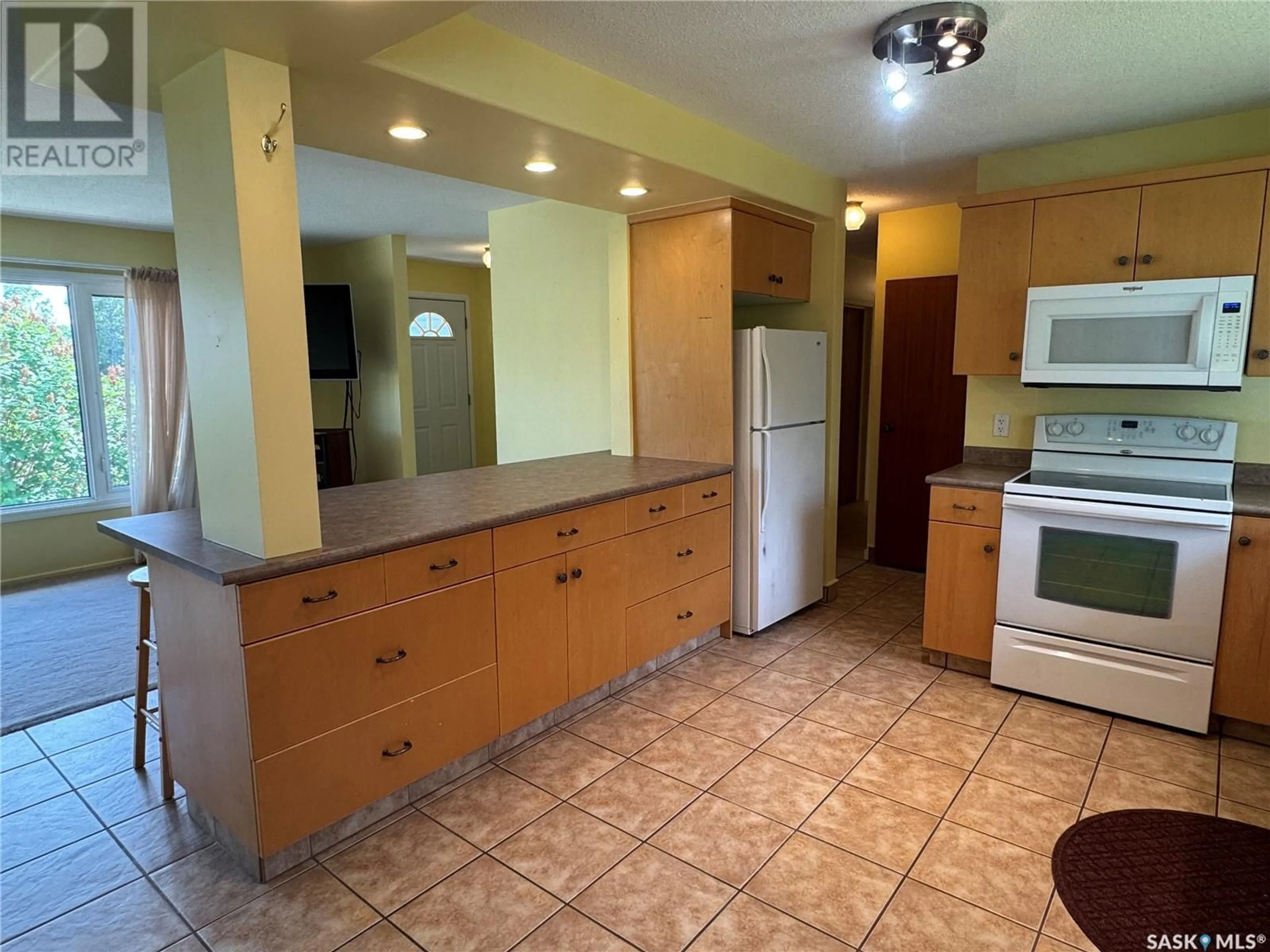Standard kitchen, ceramic/tile floor for 1224 SCHOOL AVENUE, La Ronge Saskatchewan S0J1L0