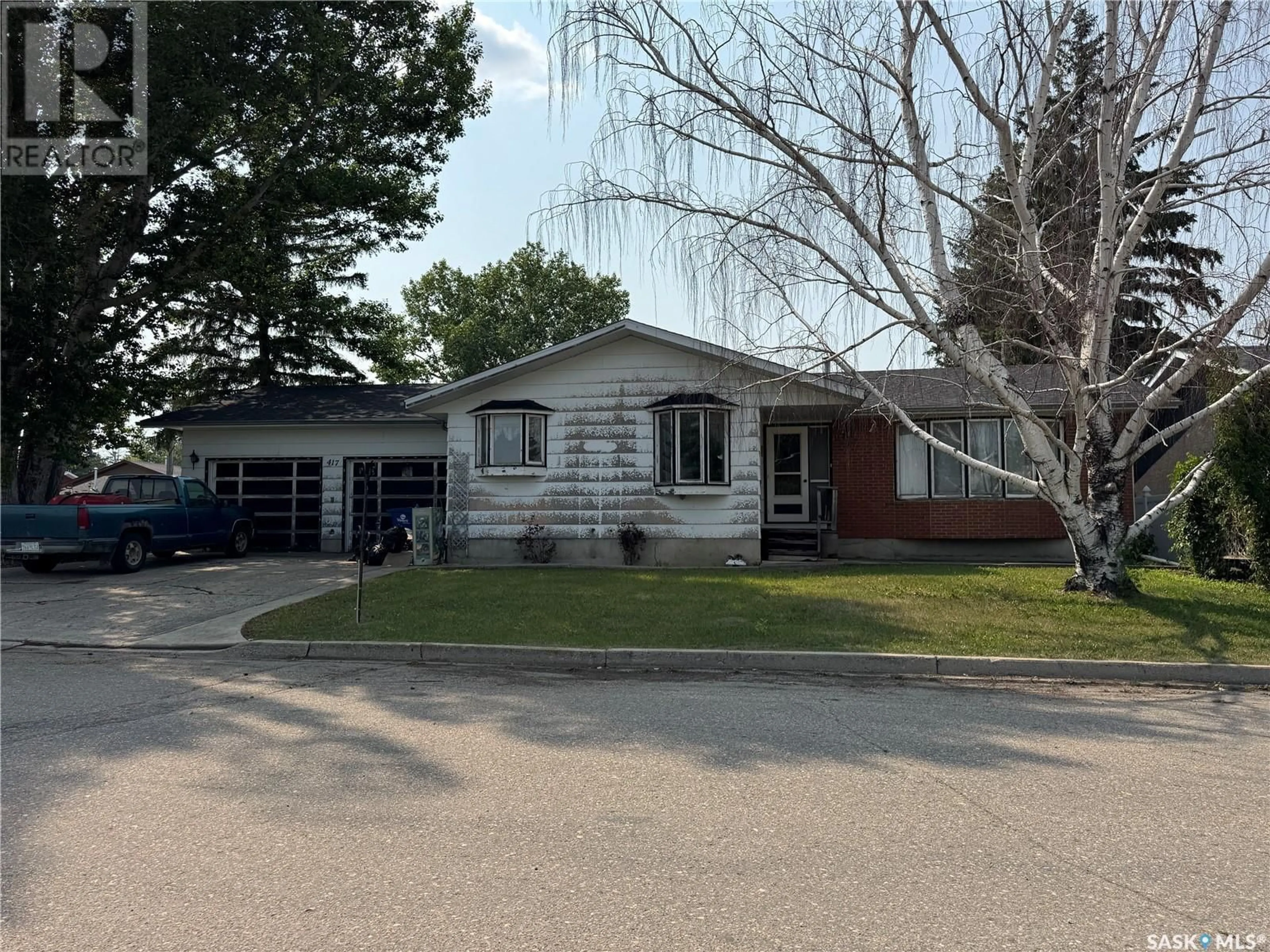Home with vinyl exterior material, street for 417 MILLER CRESCENT, Wynyard Saskatchewan S0A4T0