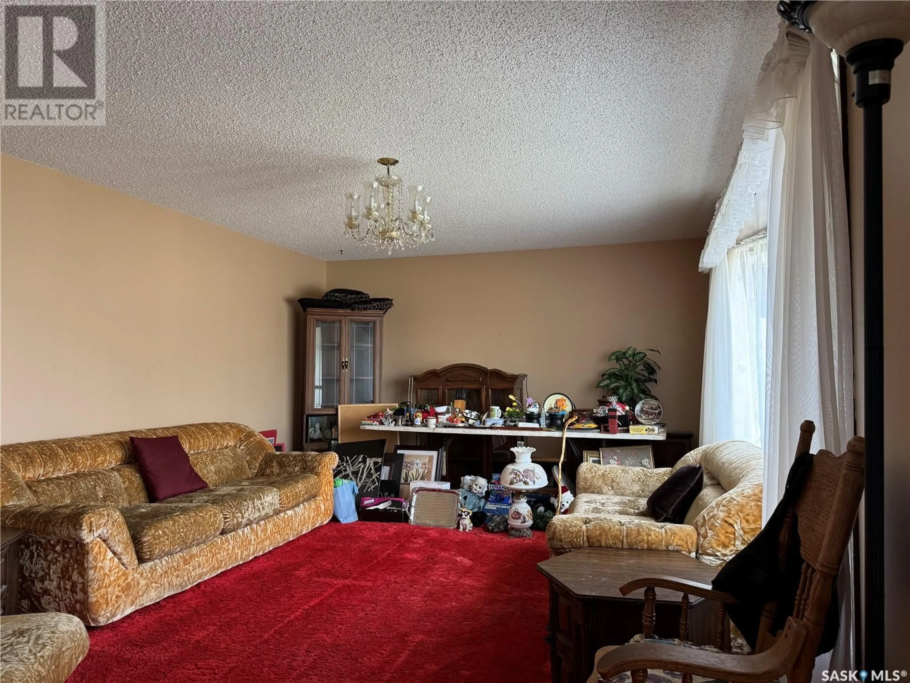 Living room with furniture, carpet floor for 417 MILLER CRESCENT, Wynyard Saskatchewan S0A4T0