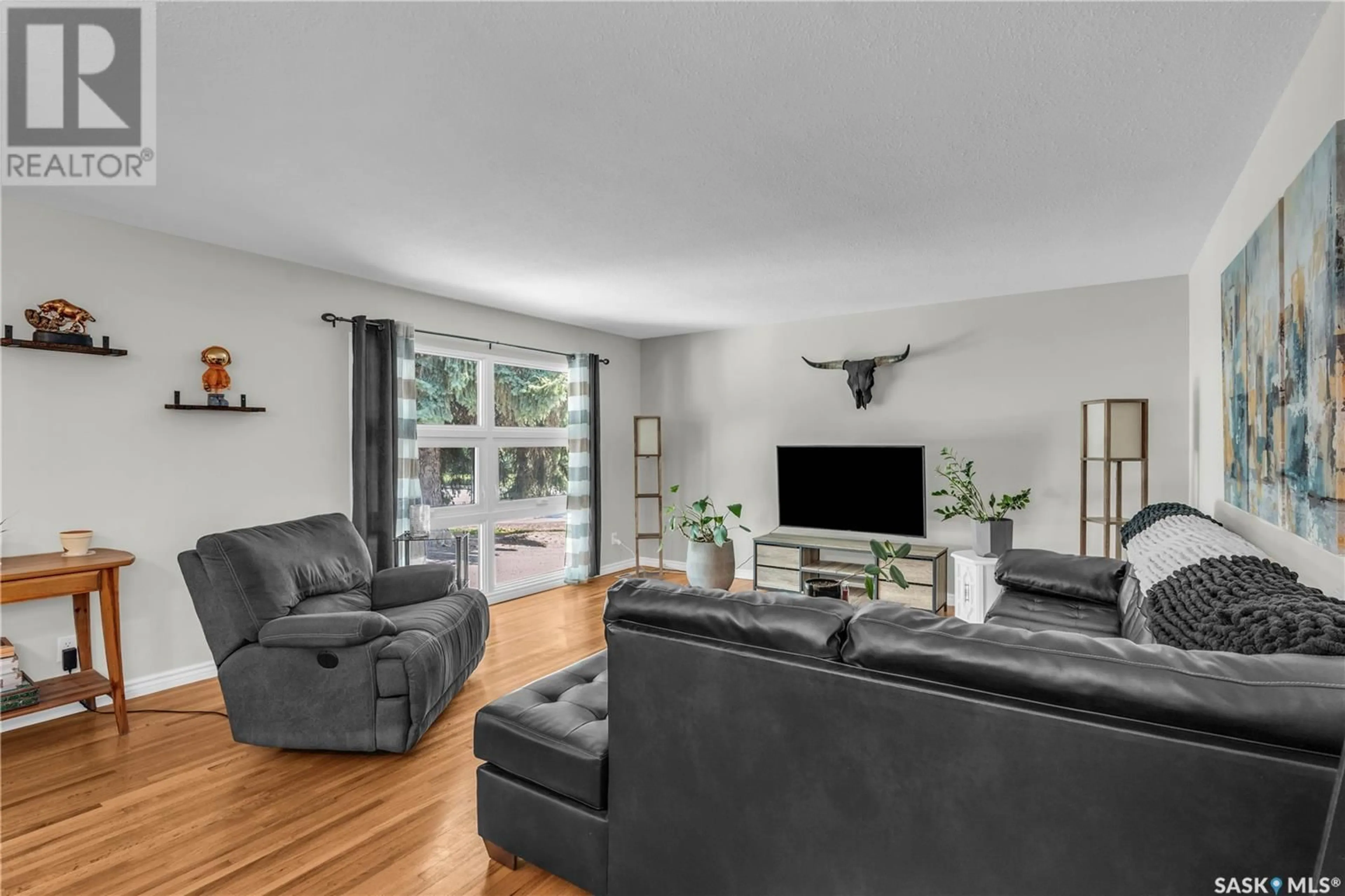 Living room with furniture, unknown for 1602 PARK AVENUE, Saskatoon Saskatchewan S7H2P3