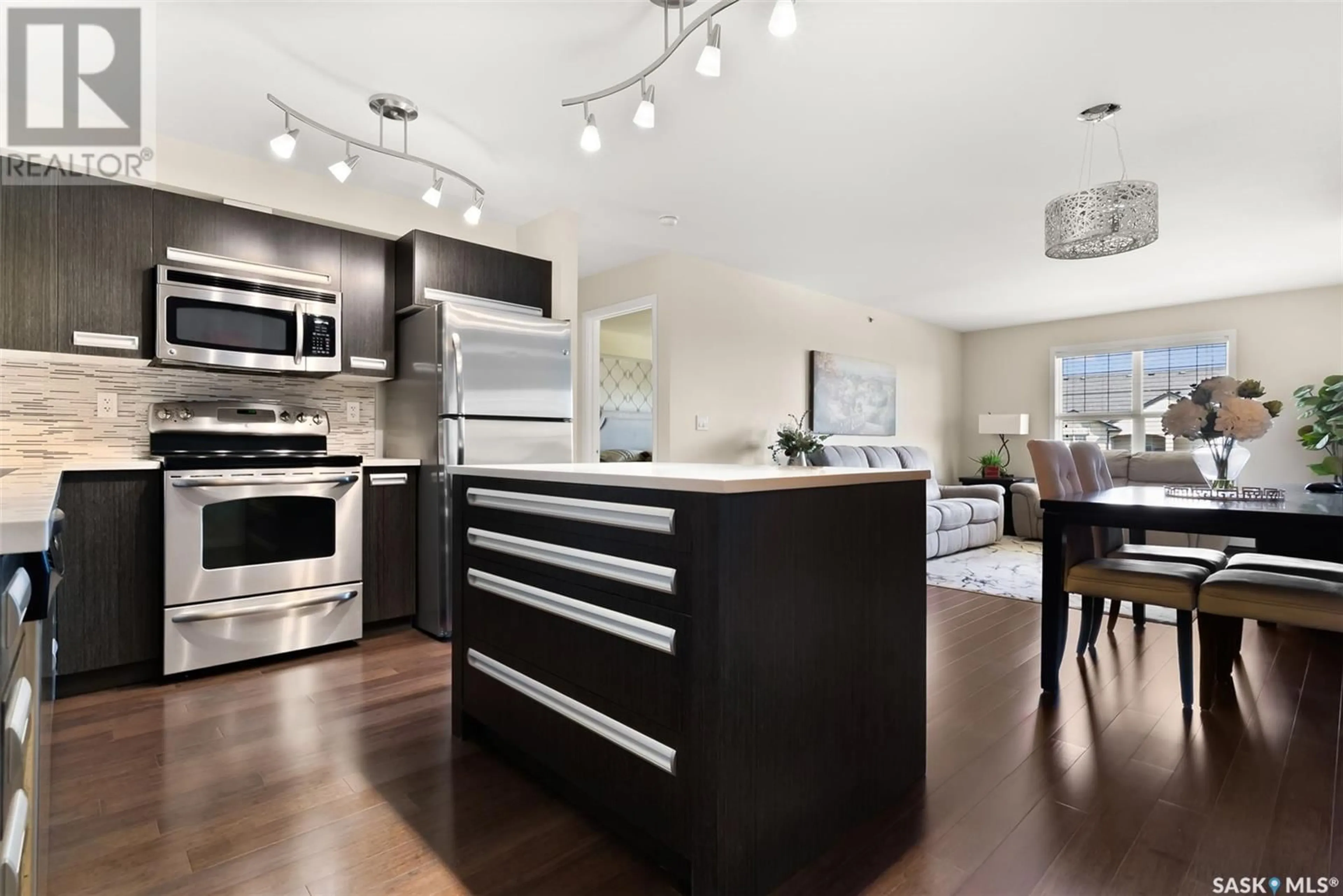 Contemporary kitchen, wood/laminate floor for 311 - 1510 NEVILLE DRIVE, Regina Saskatchewan S4Z0A3