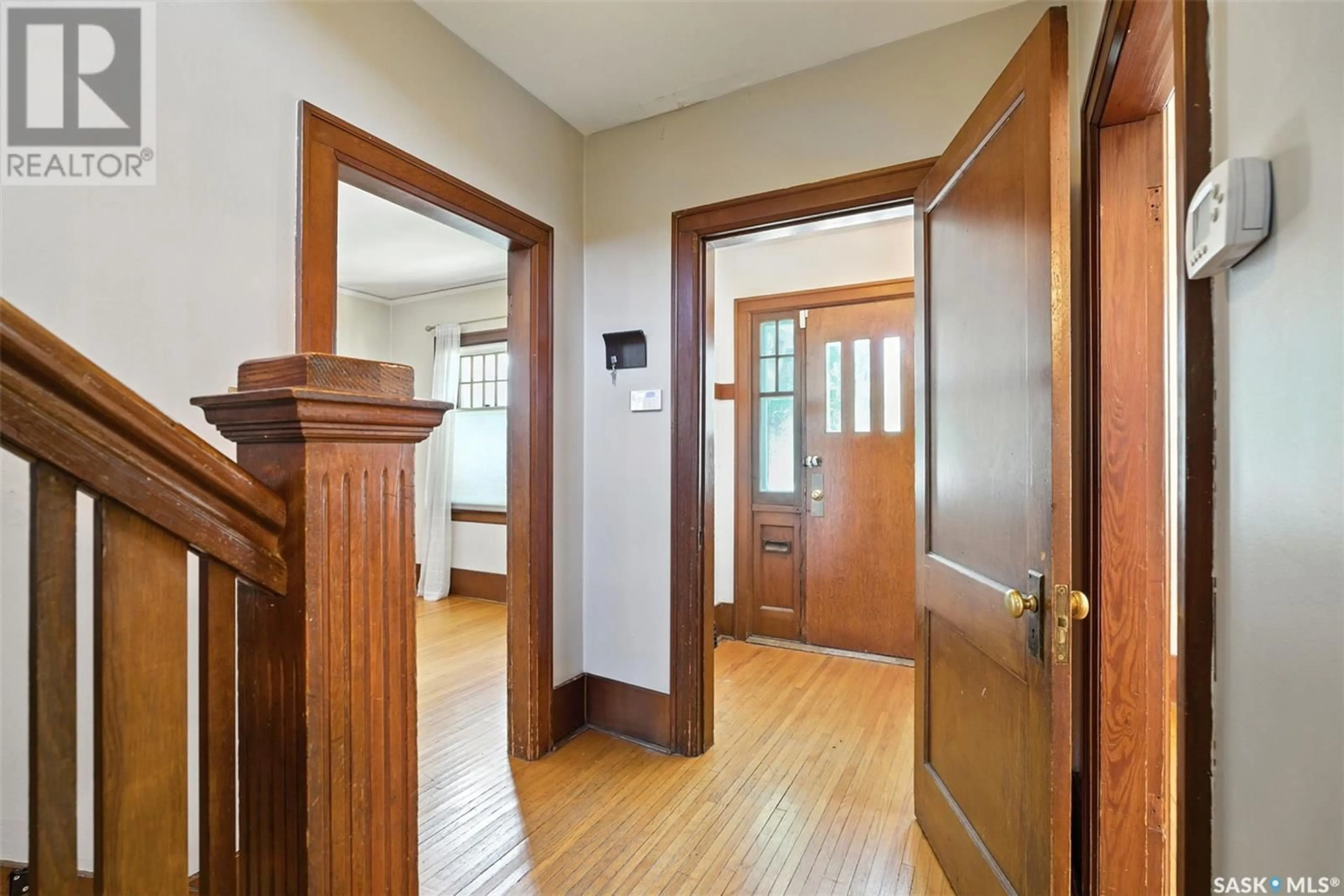 Indoor entryway for 1020 EASTLAKE AVENUE, Saskatoon Saskatchewan S7N1A7