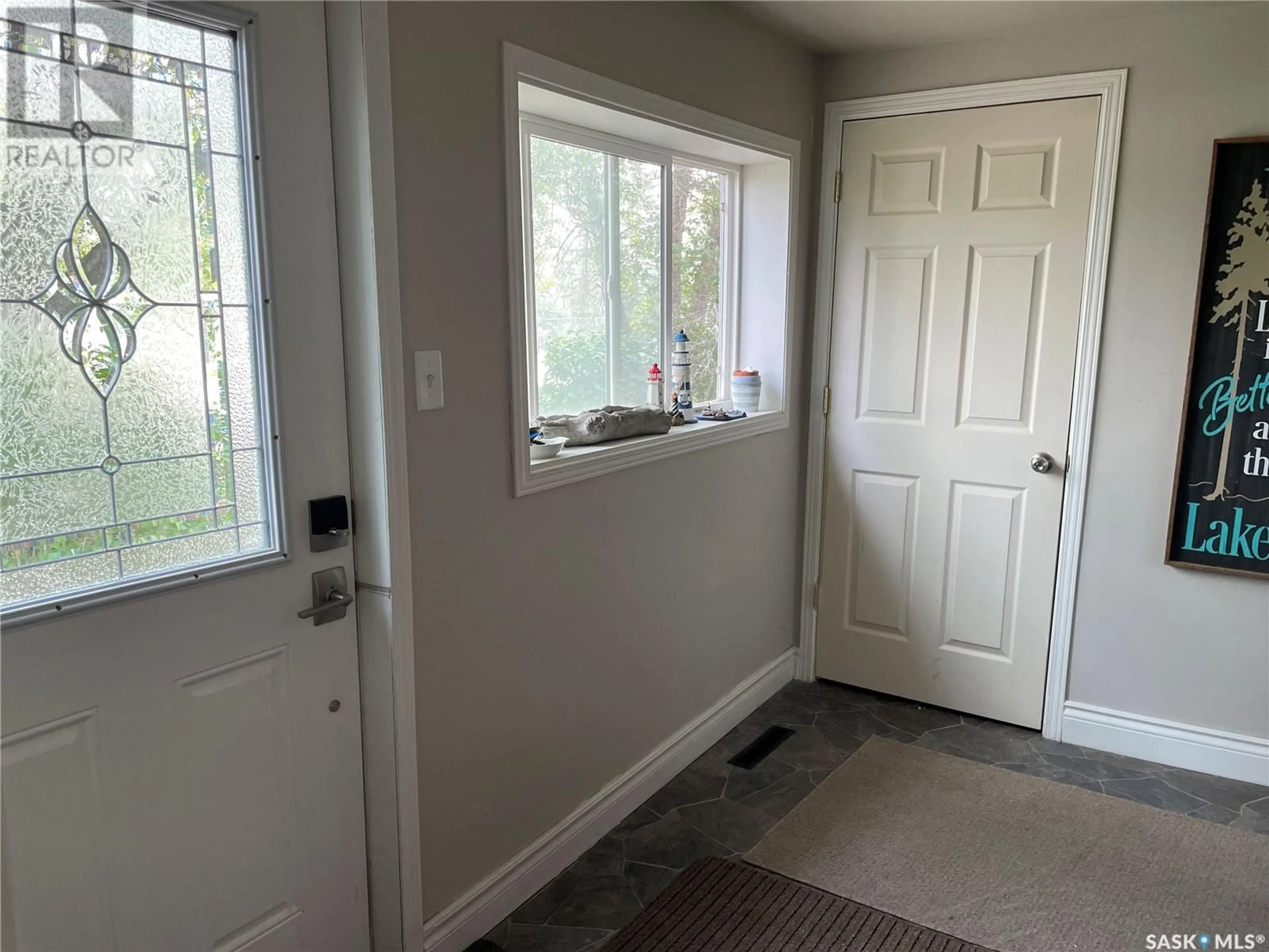 Indoor entryway for 2040 ALEXANDRA STREET, Regina Saskatchewan S4T4P5