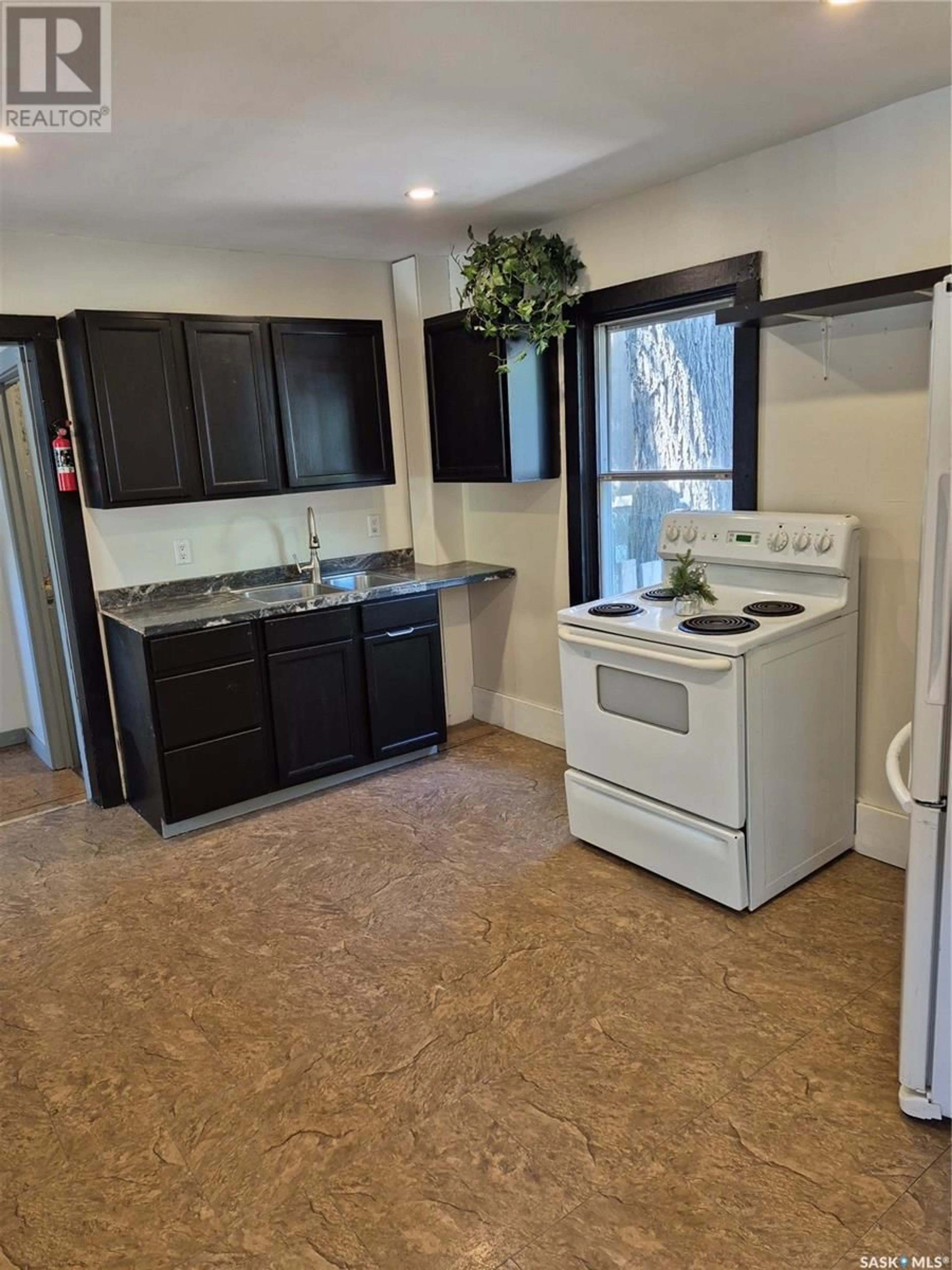 Standard kitchen, ceramic/tile floor for 803 I AVENUE, Saskatoon Saskatchewan S7L2H2