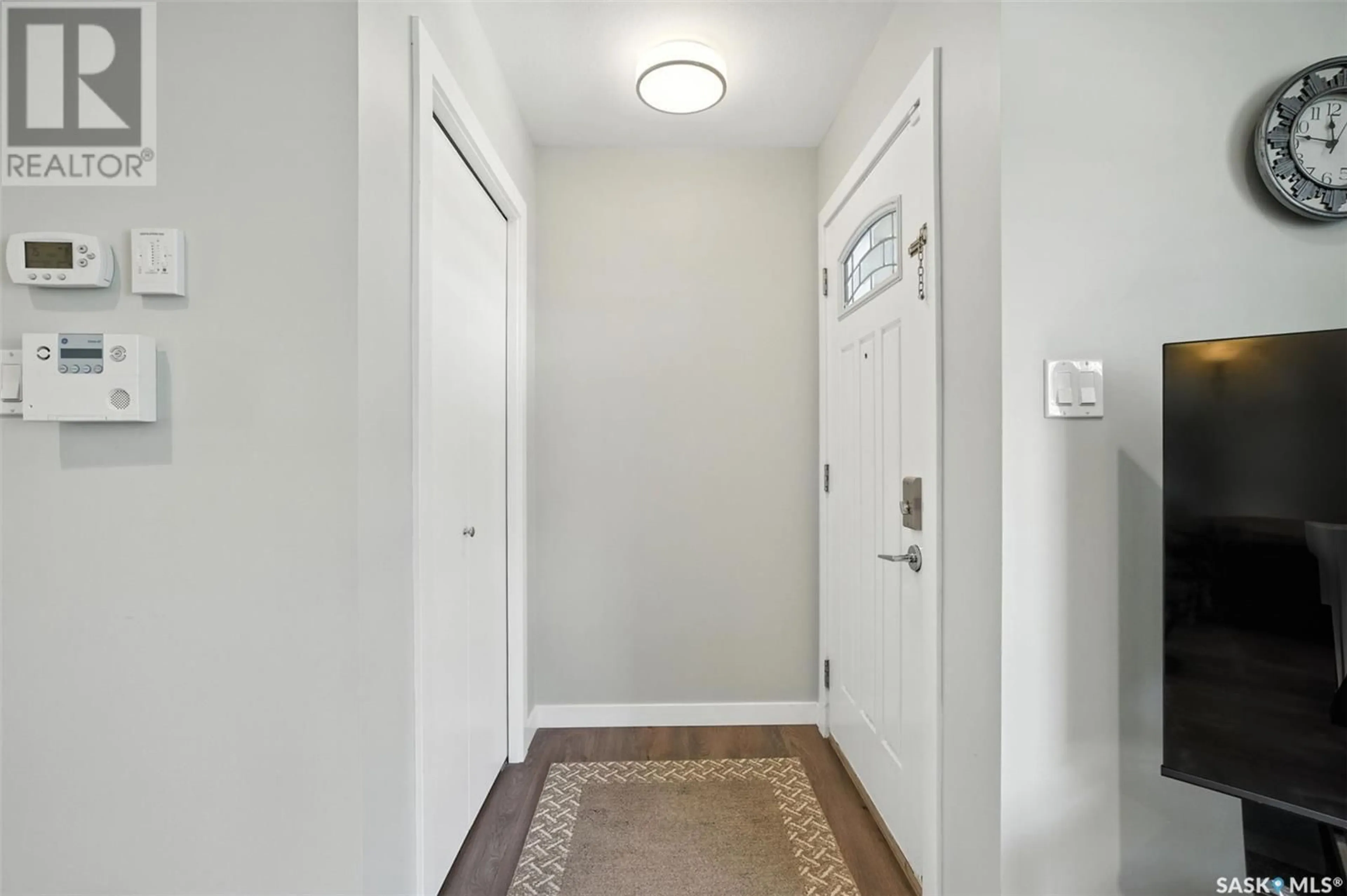 Indoor entryway for 3157 MCCLOCKLIN ROAD, Saskatoon Saskatchewan S7R0J1