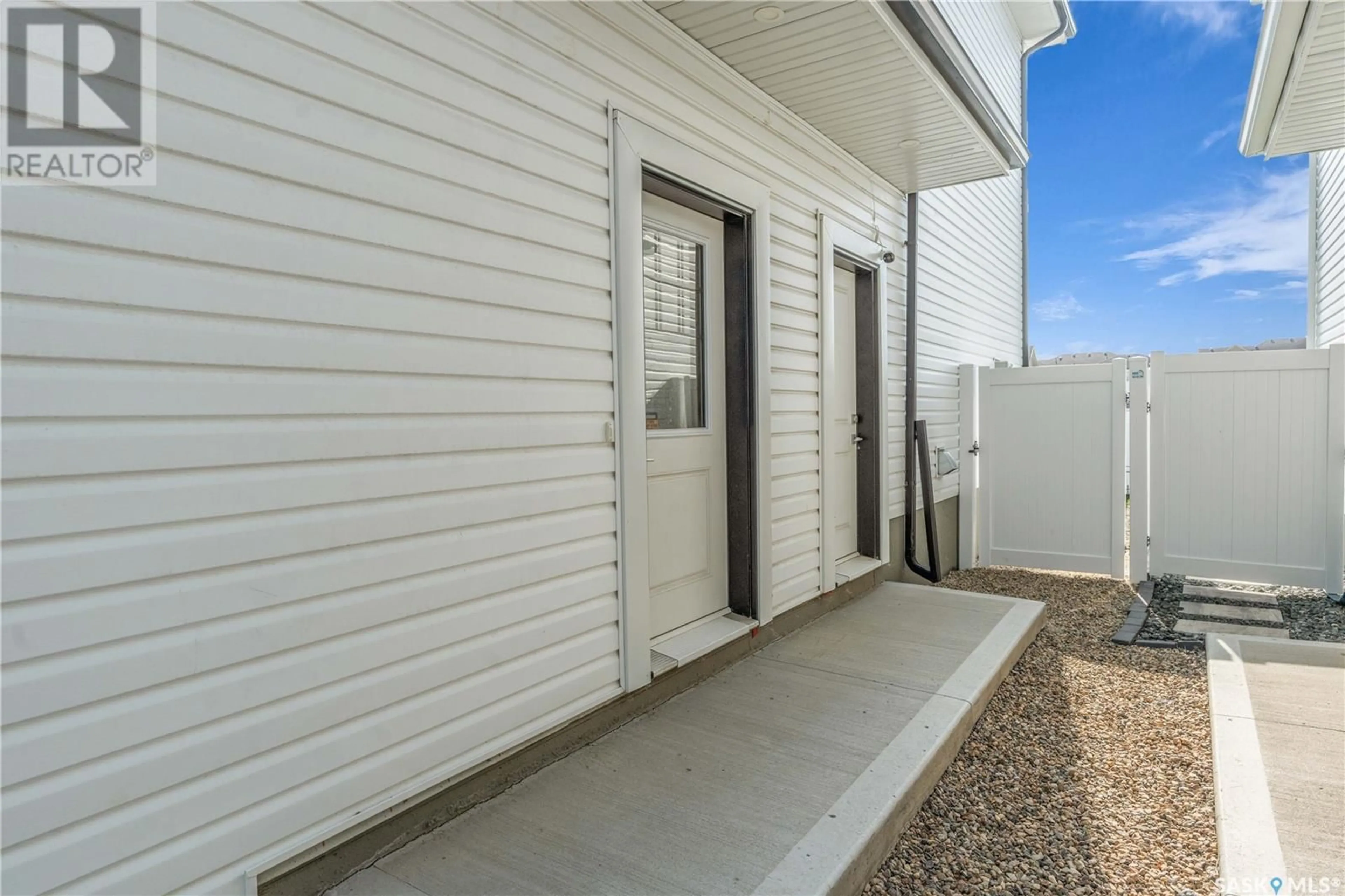 Home with vinyl exterior material, street for 4776 MUTRIE CRESCENT, Regina Saskatchewan S3V3Y4