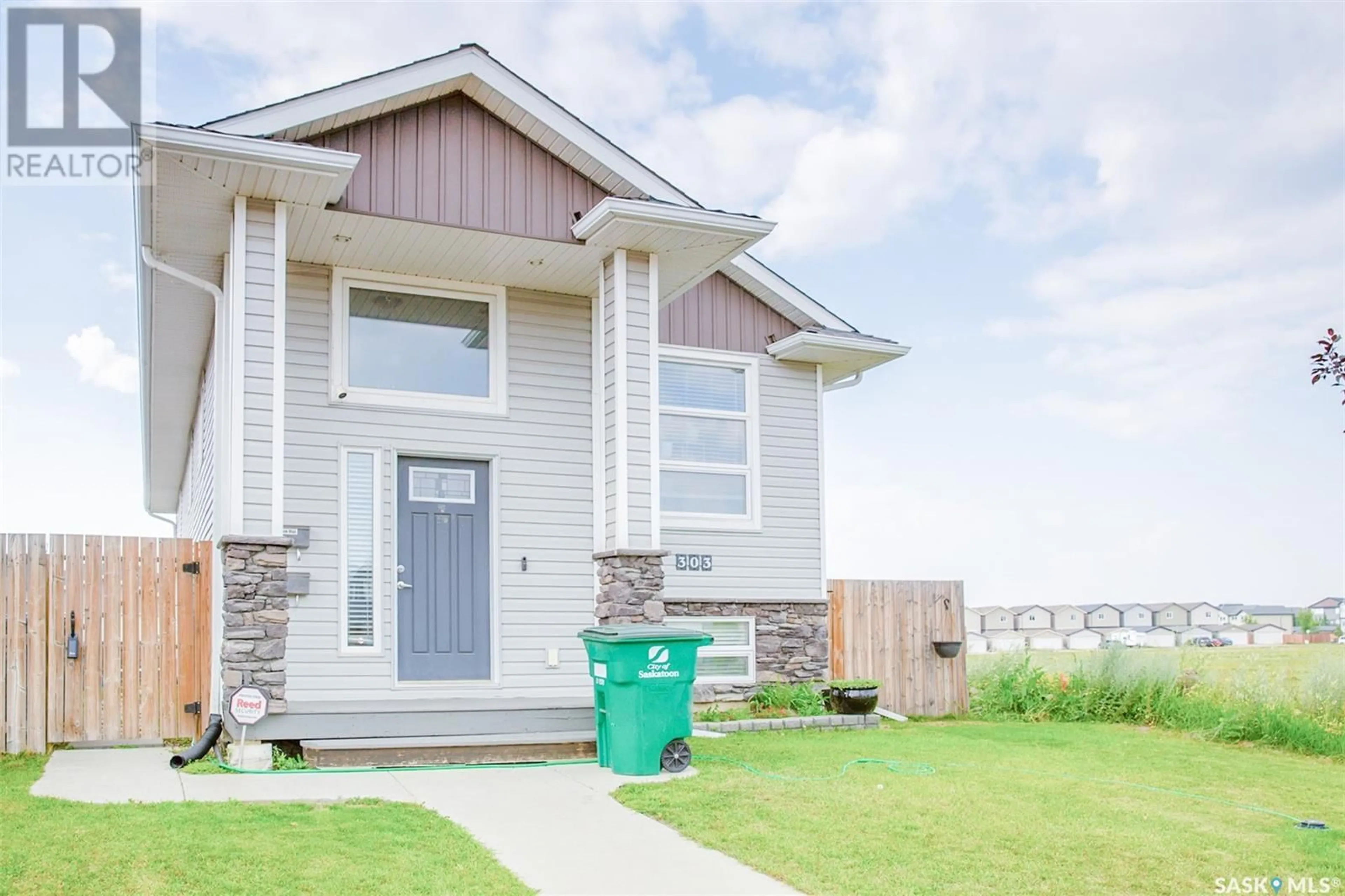 Home with vinyl exterior material, unknown for 303 ROSEWOOD BOULEVARD, Saskatoon Saskatchewan S7V0B8