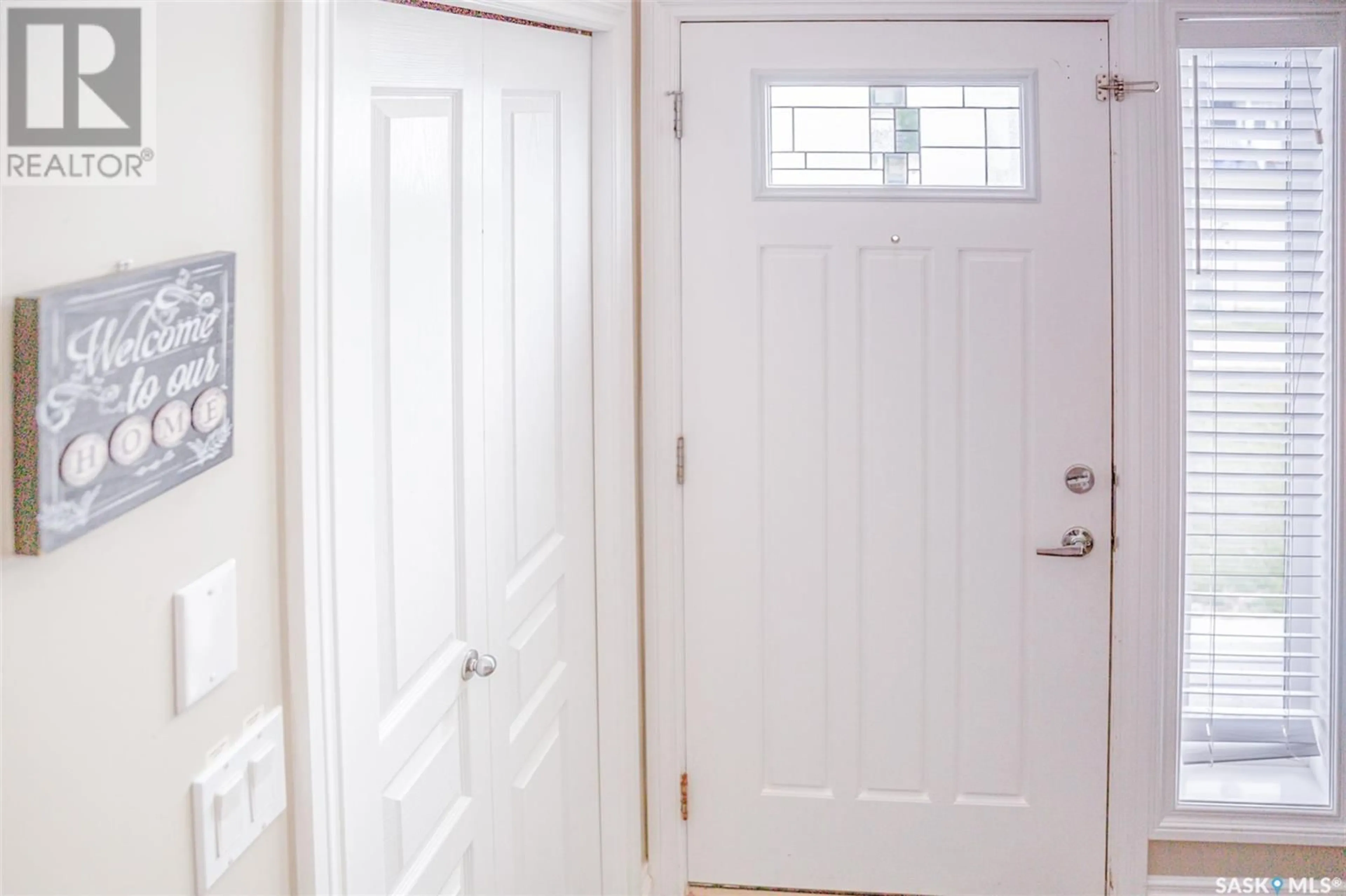 Indoor entryway for 303 ROSEWOOD BOULEVARD, Saskatoon Saskatchewan S7V0G8