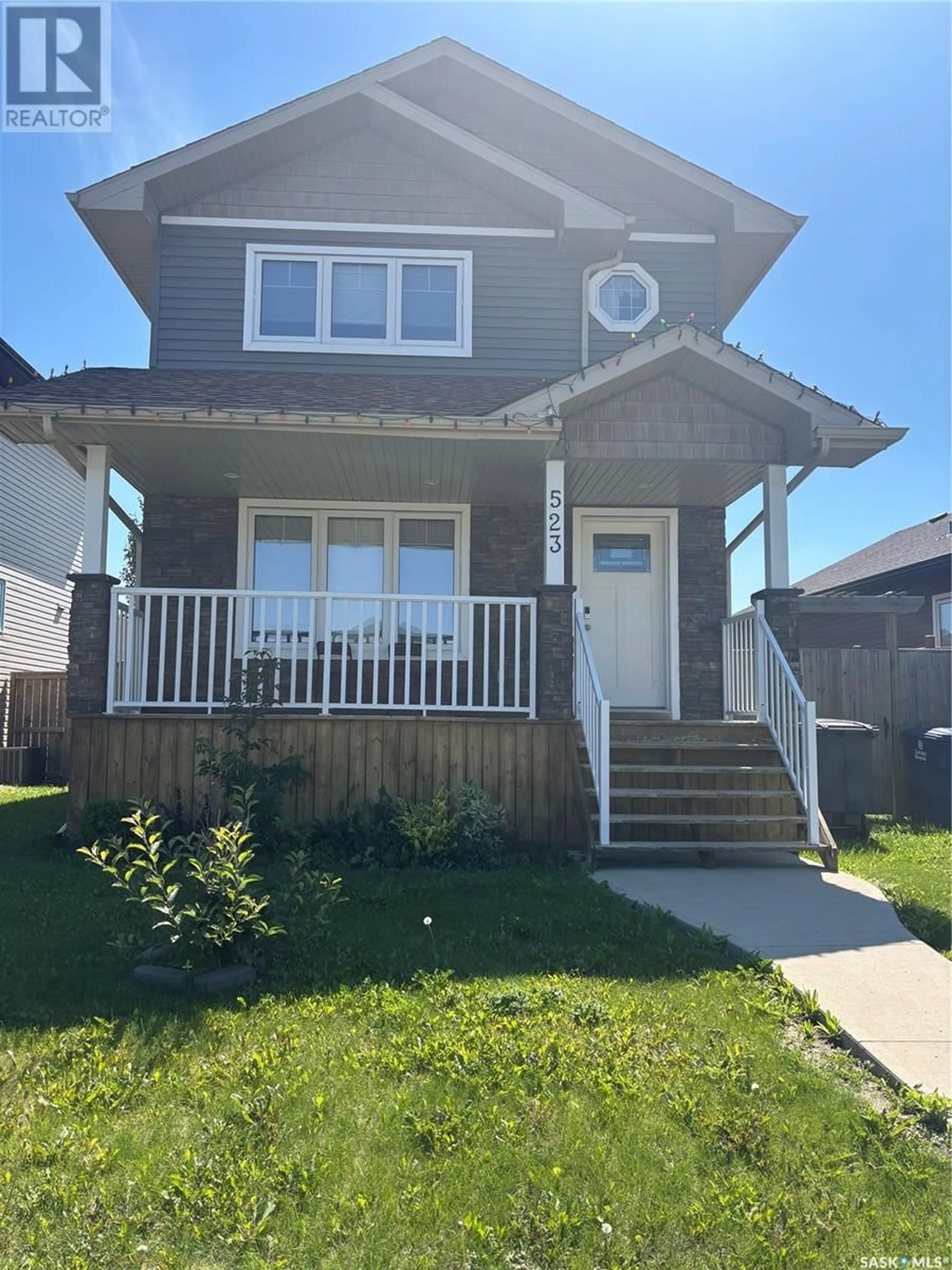 Home with vinyl exterior material, street for 523 HAMPTON CIRCLE, Saskatoon Saskatchewan S7J4L8